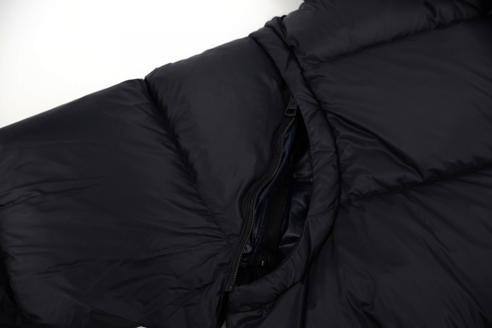 Moncler 蒙口 可拆修两穿羽绒服 保暖 外套 藏青色 E0 J20911A00022596RD997