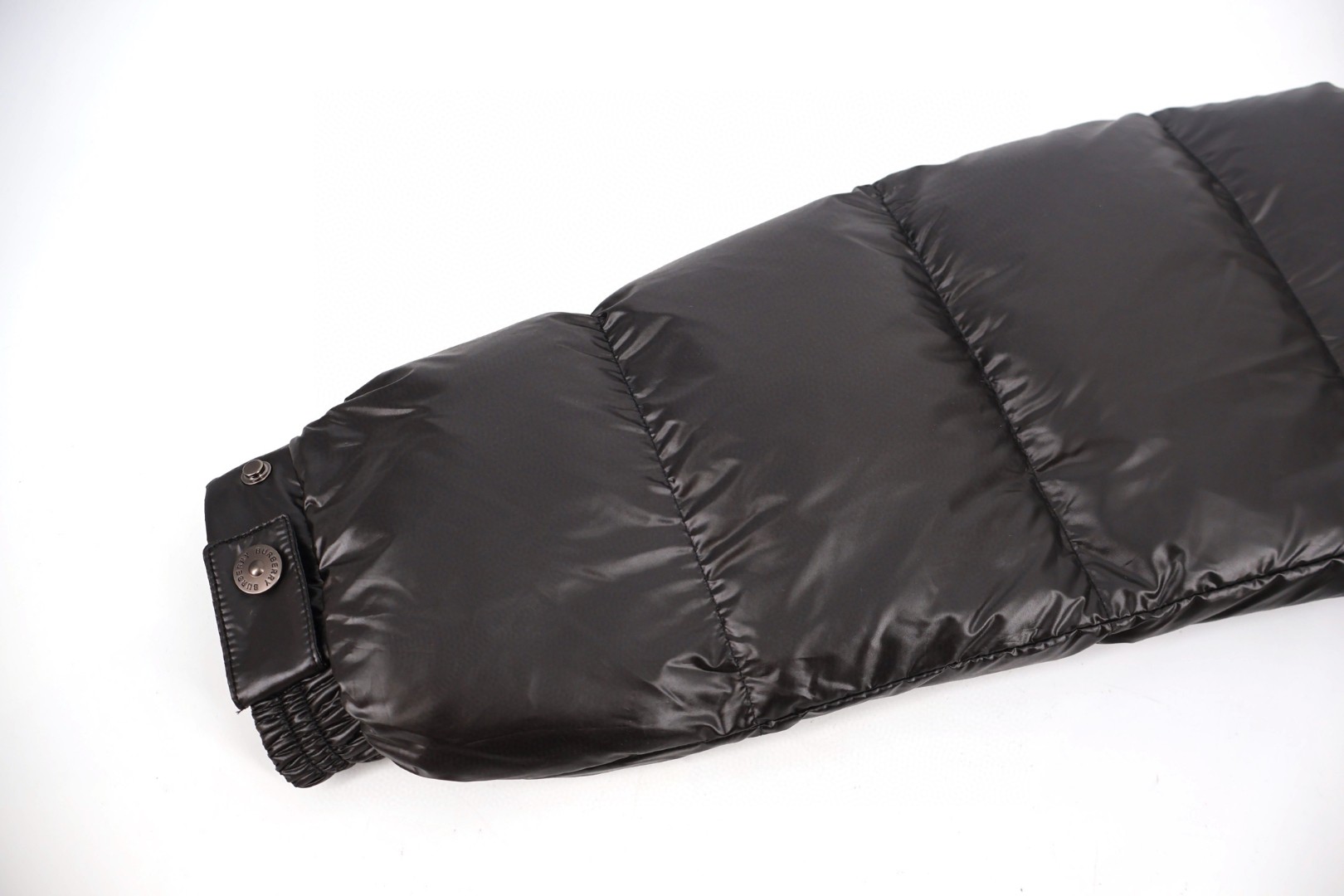 Burberry 巴宝莉 胸口刺绣羽绒服 长袖 外套 黑色 E0