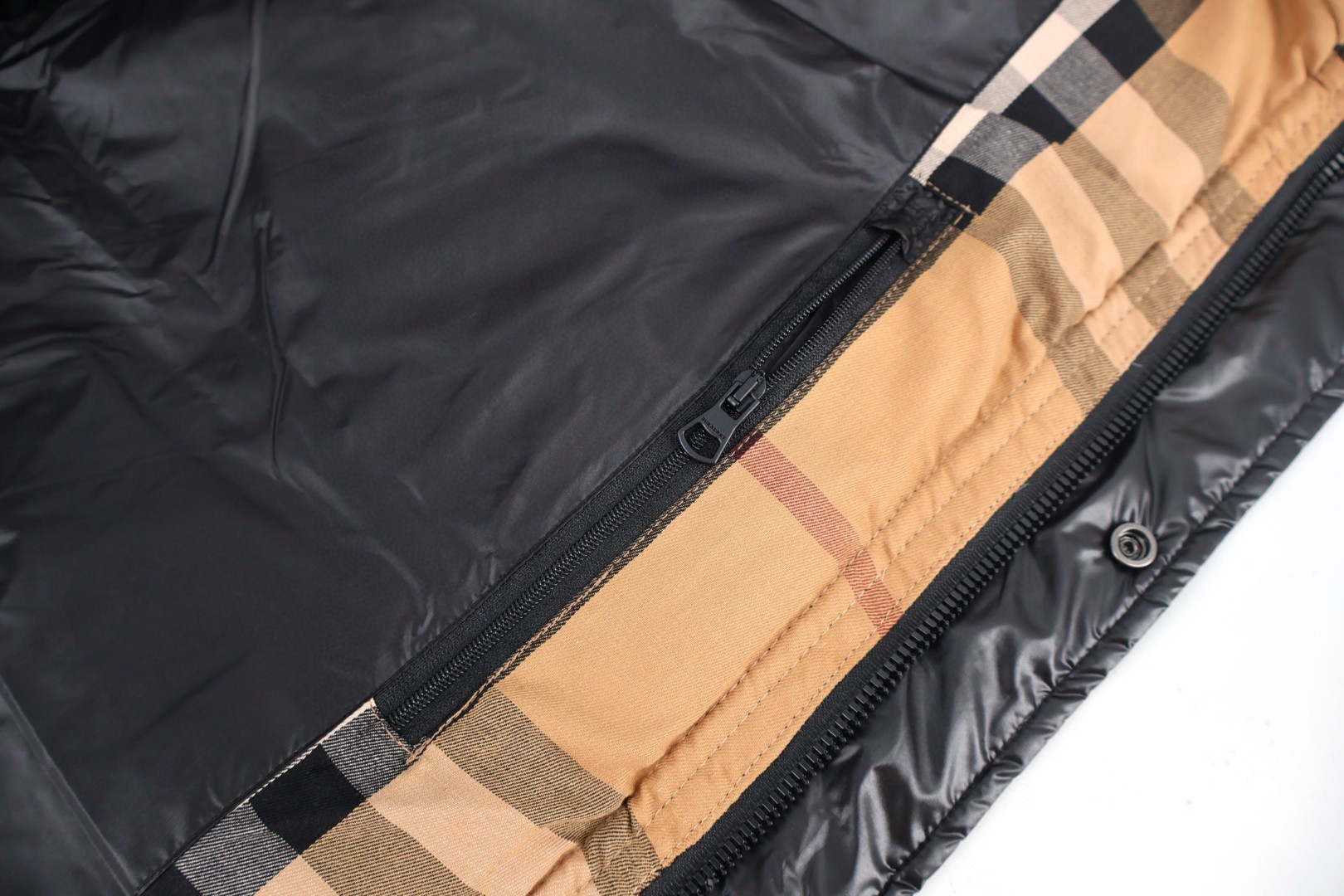 Burberry 巴宝莉 胸口刺绣羽绒服 长袖 外套 黑色 E0