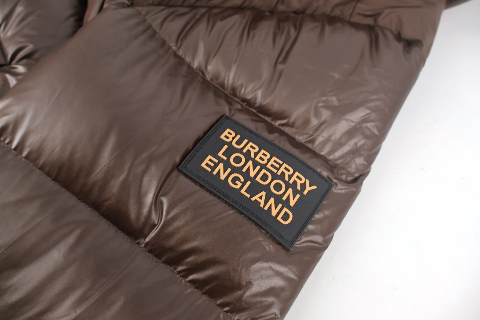 Burberry 巴宝莉 胸口刺绣羽绒服 长袖 外套 棕色 E0