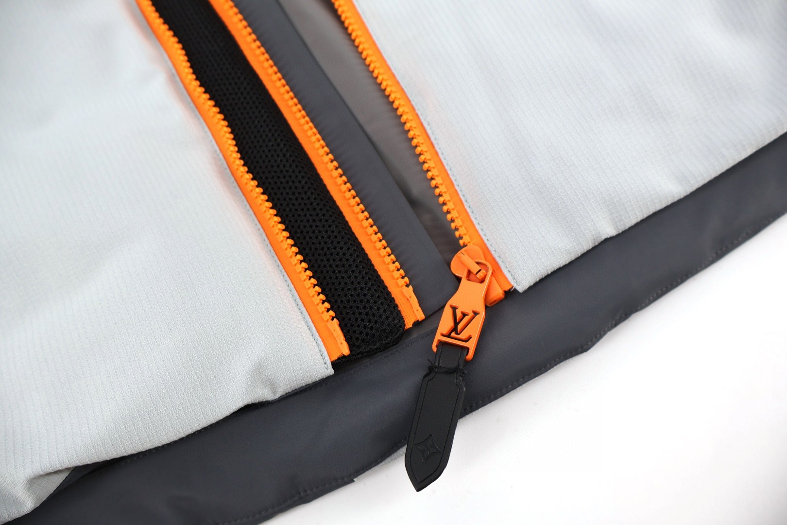 LOUIS VUITTON 路易威登 SKI滑雪系列 机能棉服 保暖 夹克 外套 灰色 I0 1AGIQ4