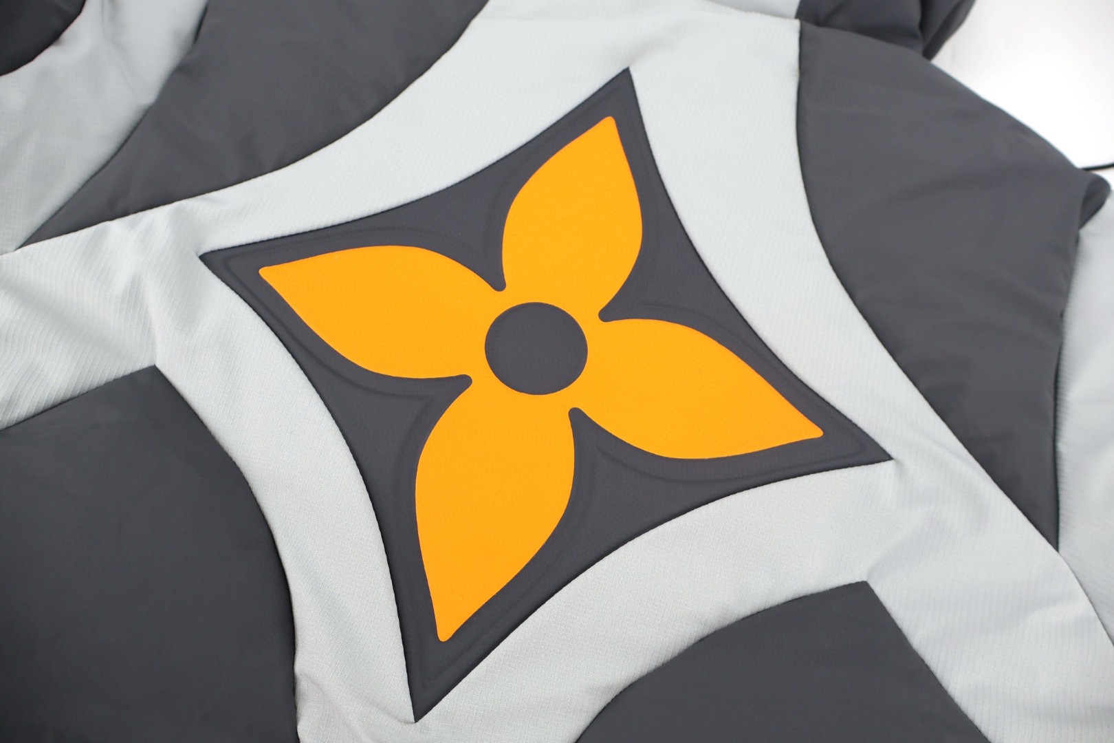 LOUIS VUITTON 路易威登 SKI滑雪系列 机能棉服 保暖 夹克 外套 灰色 I0 1AGIQ4