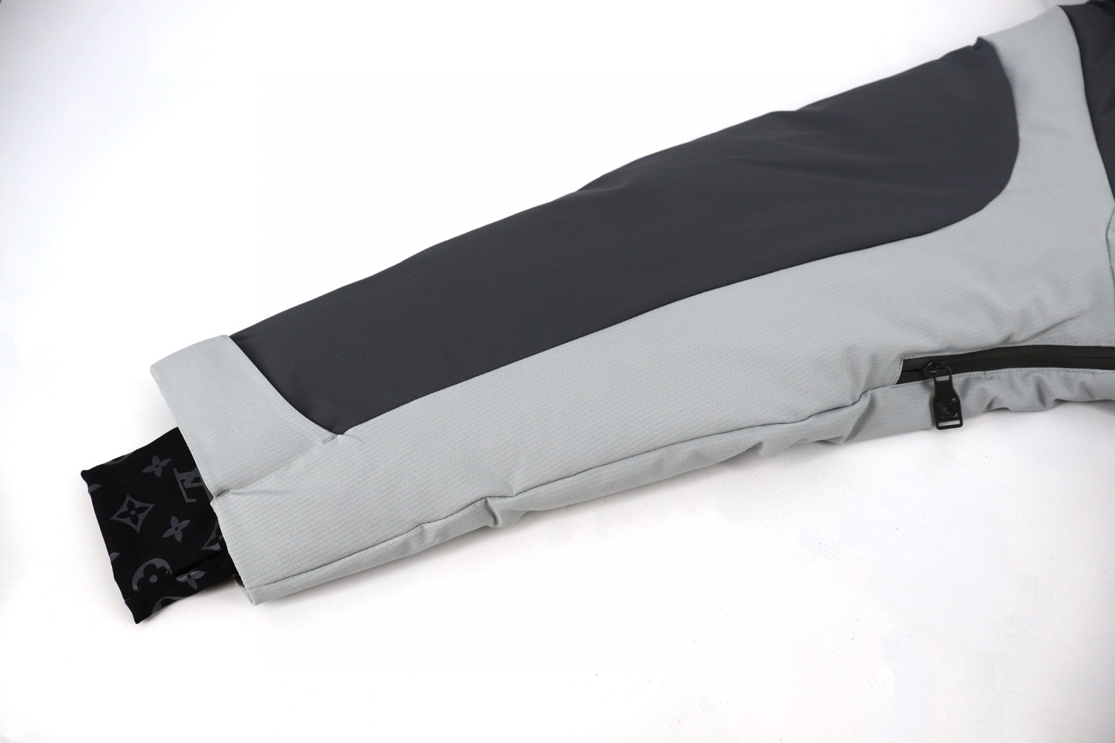 LOUIS VUITTON 路易威登 SKI滑雪系列 机能棉服 保暖 夹克 外套 灰色 I0 1AGIQ4