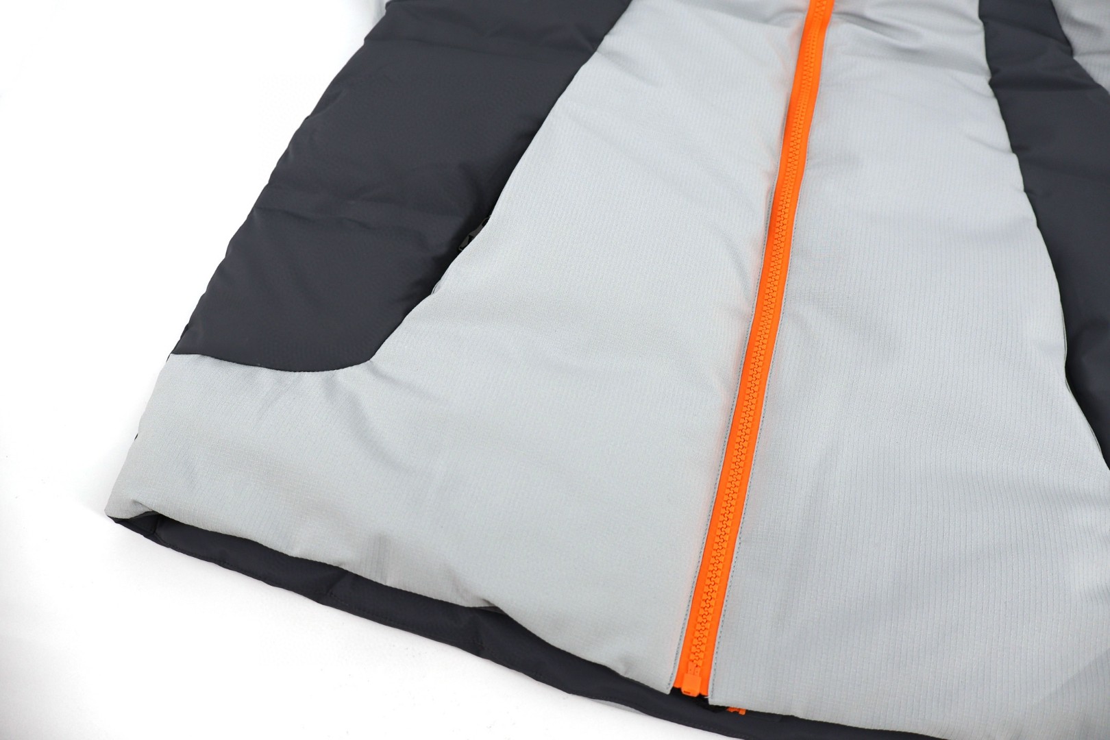 LOUIS VUITTON 路易威登 SKI滑雪系列 机能棉服 保暖 夹克 外套 灰色 I0 1AGIQ4