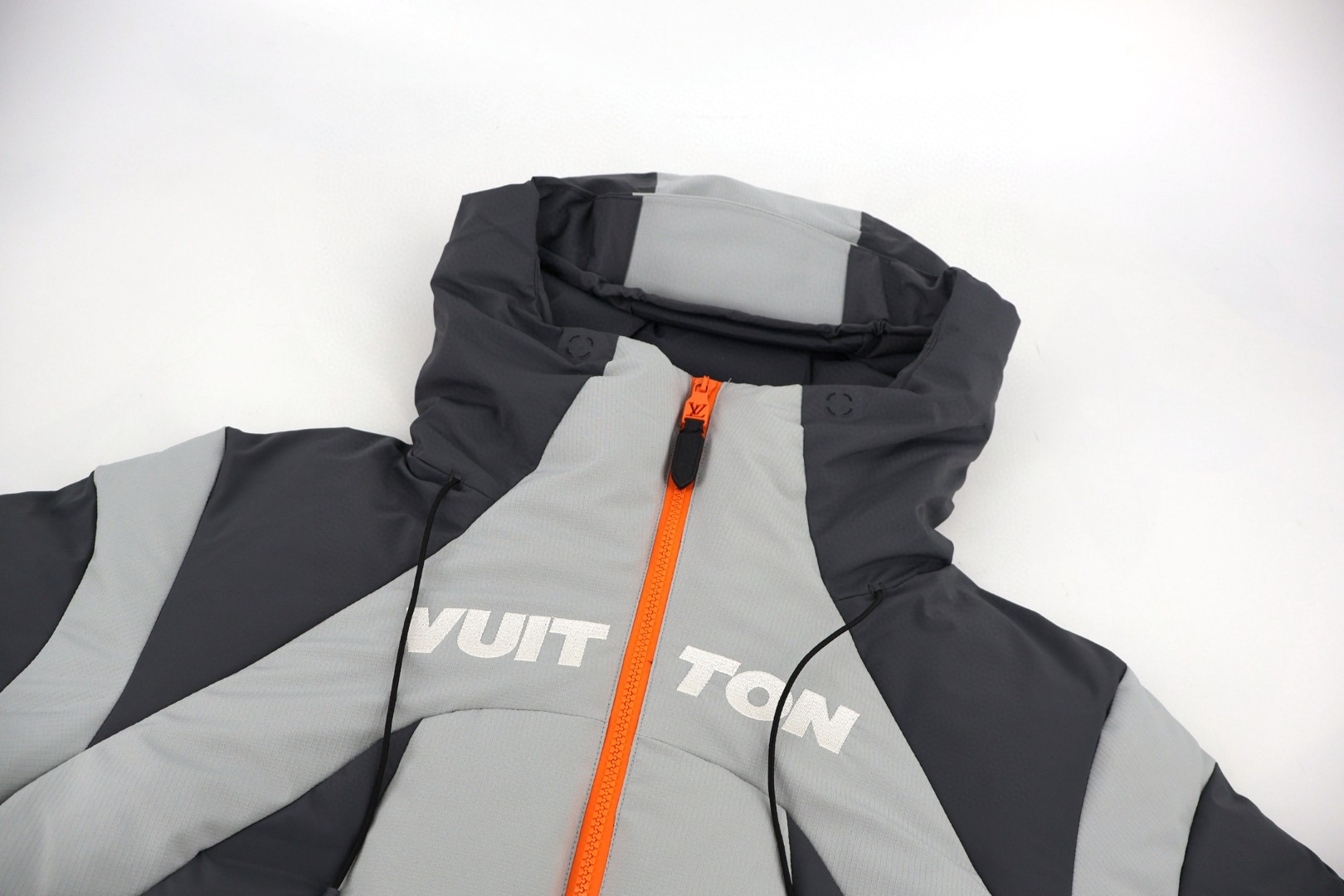 LOUIS VUITTON 路易威登 SKI滑雪系列 机能棉服 保暖 夹克 外套 灰色 I0 1AGIQ4