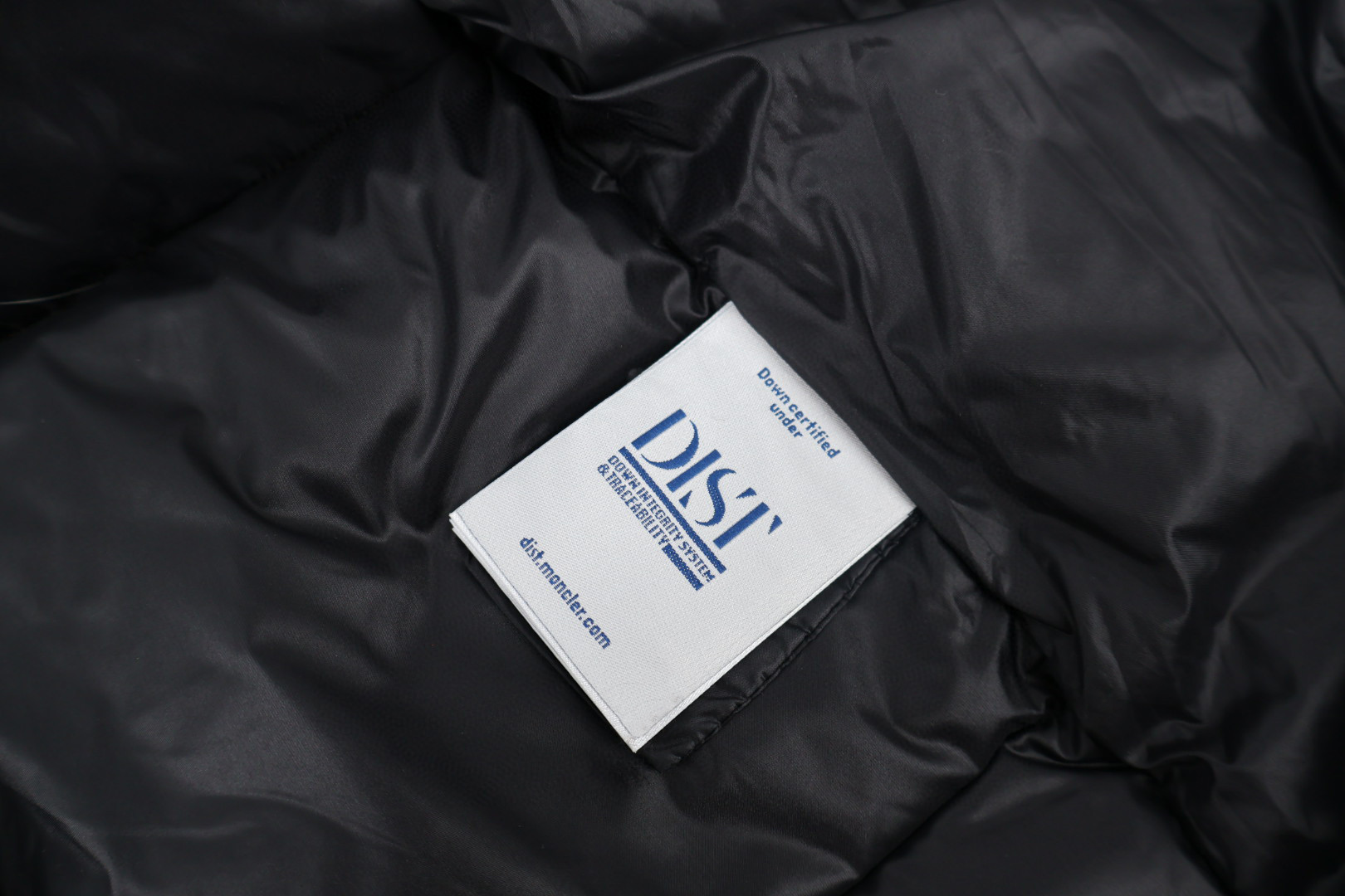 Moncler 蒙口 羊羔毛毛领羽绒服 保暖 外套 女款 驼米色 E0 K20931A00150539ZD226