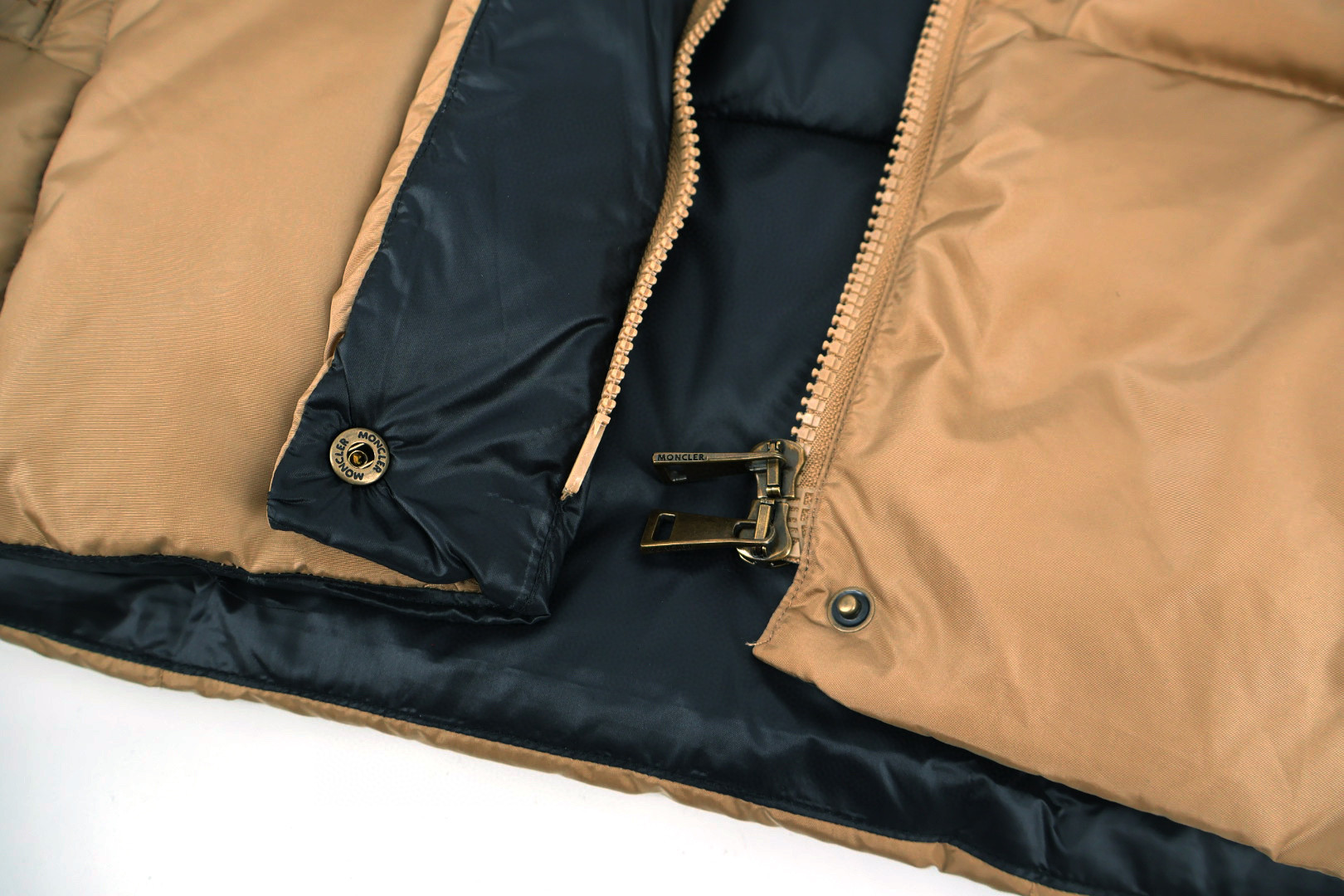 Moncler 蒙口 羊羔毛毛领羽绒服 保暖 外套 女款 驼米色 E0 K20931A00150539ZD226