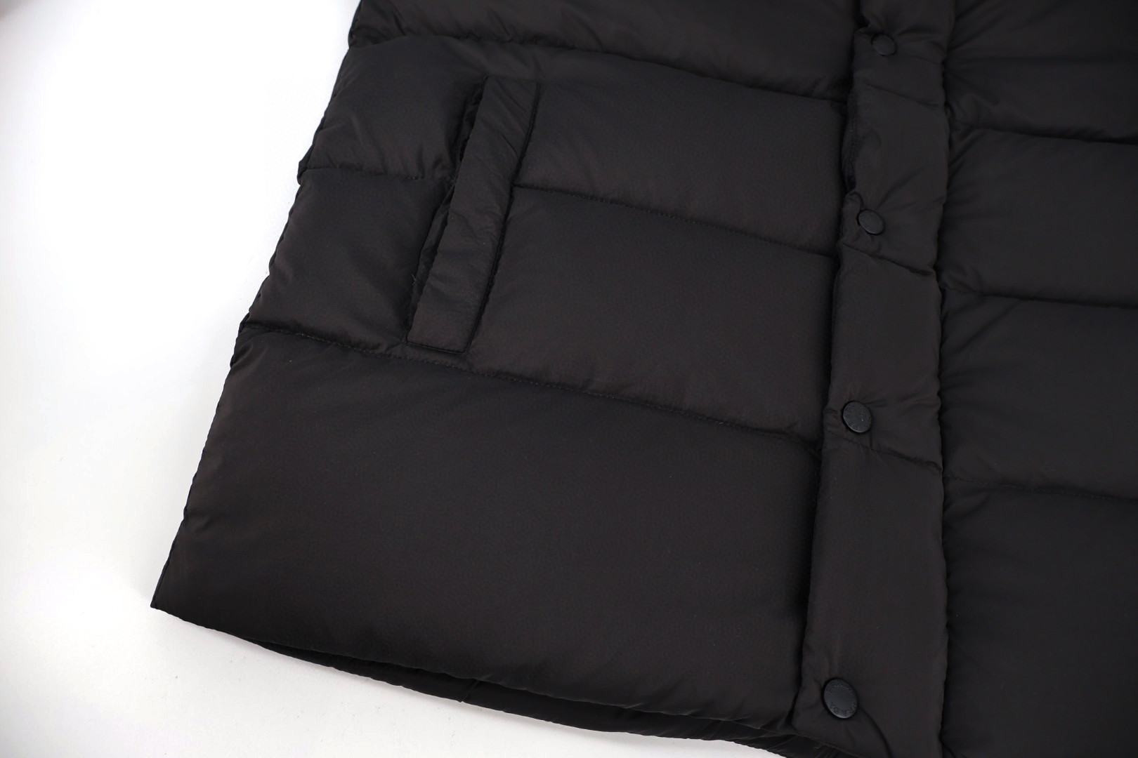 PRADA 普拉达 袖口袋连帽羽绒服 夹克 外套 保暖 长袖 黑色 E0 