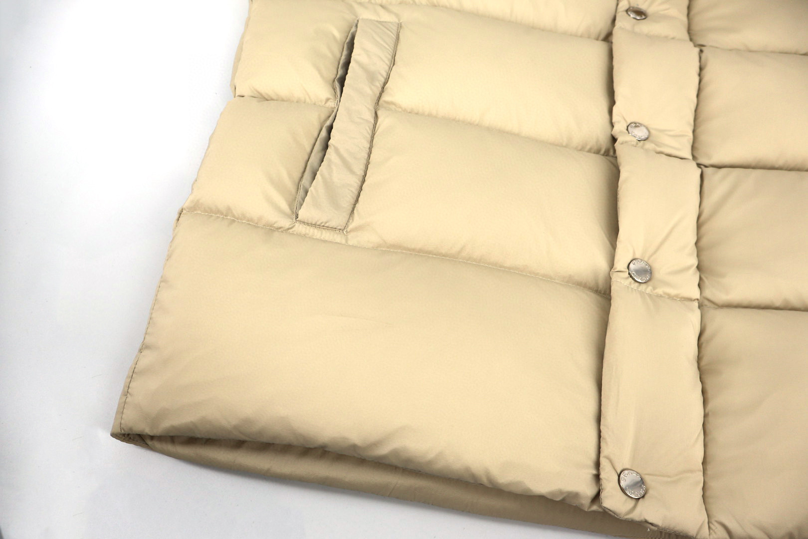 PRADA 普拉达 袖口袋连帽羽绒服 夹克 外套 保暖 长袖 杏色 E0 