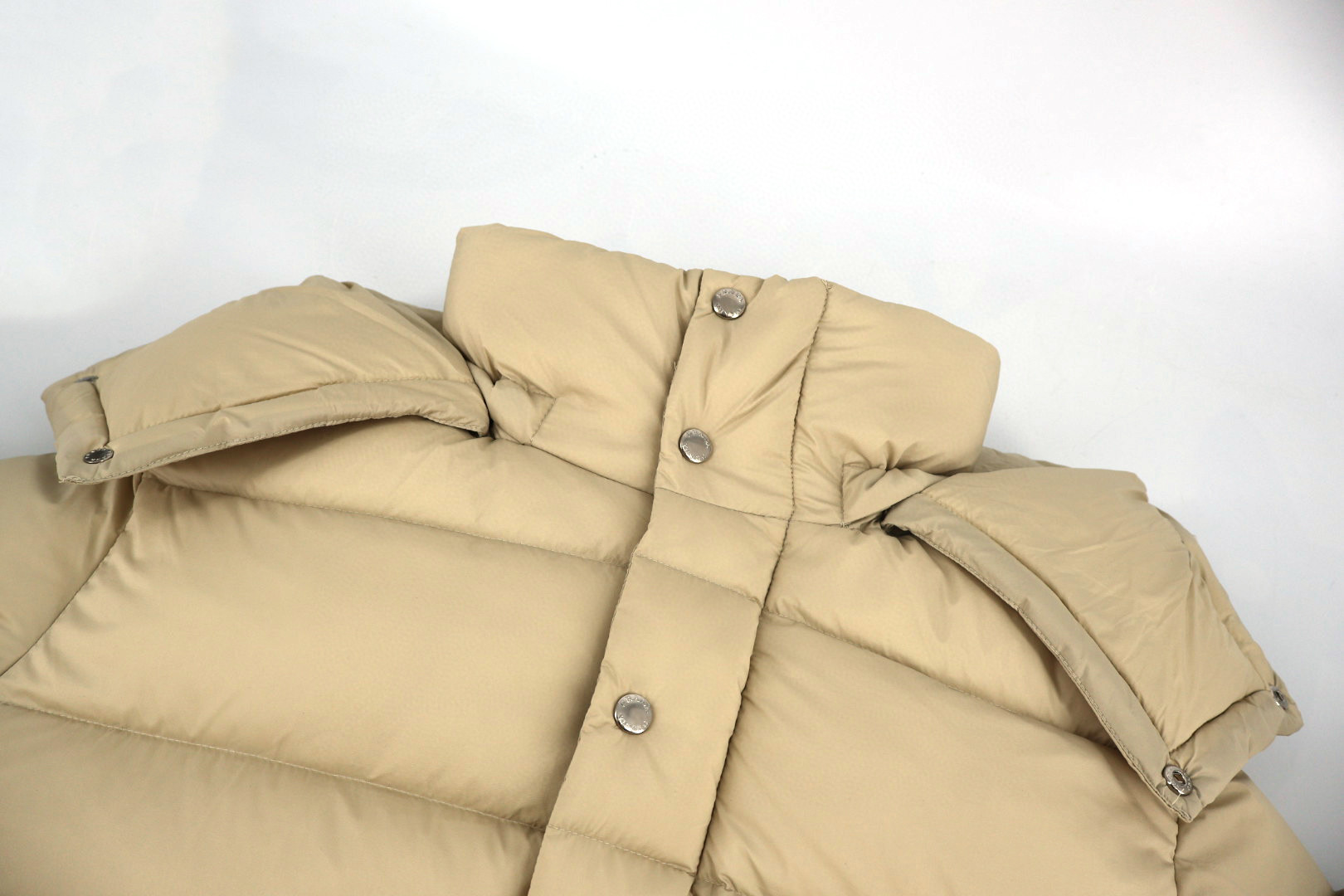 PRADA 普拉达 袖口袋连帽羽绒服 夹克 外套 保暖 长袖 杏色 E0 