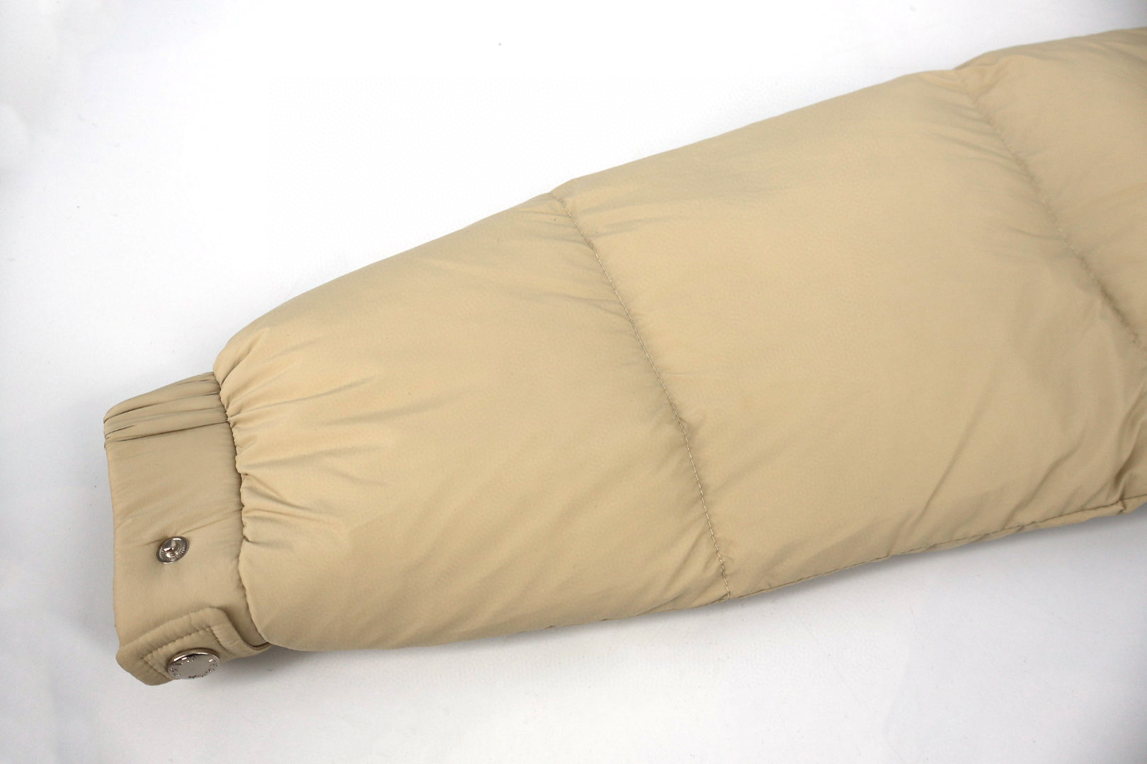 PRADA 普拉达 袖口袋连帽羽绒服 夹克 外套 保暖 长袖 杏色 E0 