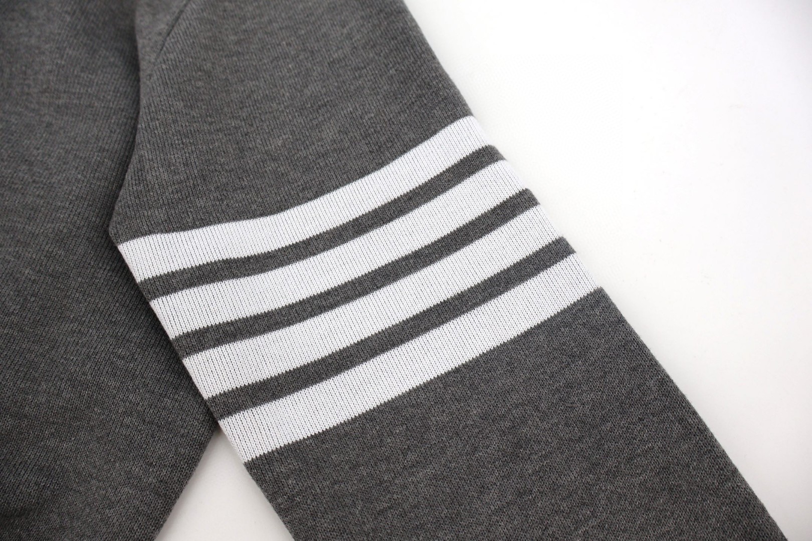 THOM BROWNE 贝壳章仔针织拉链外套 夹克 长袖 灰色 B5