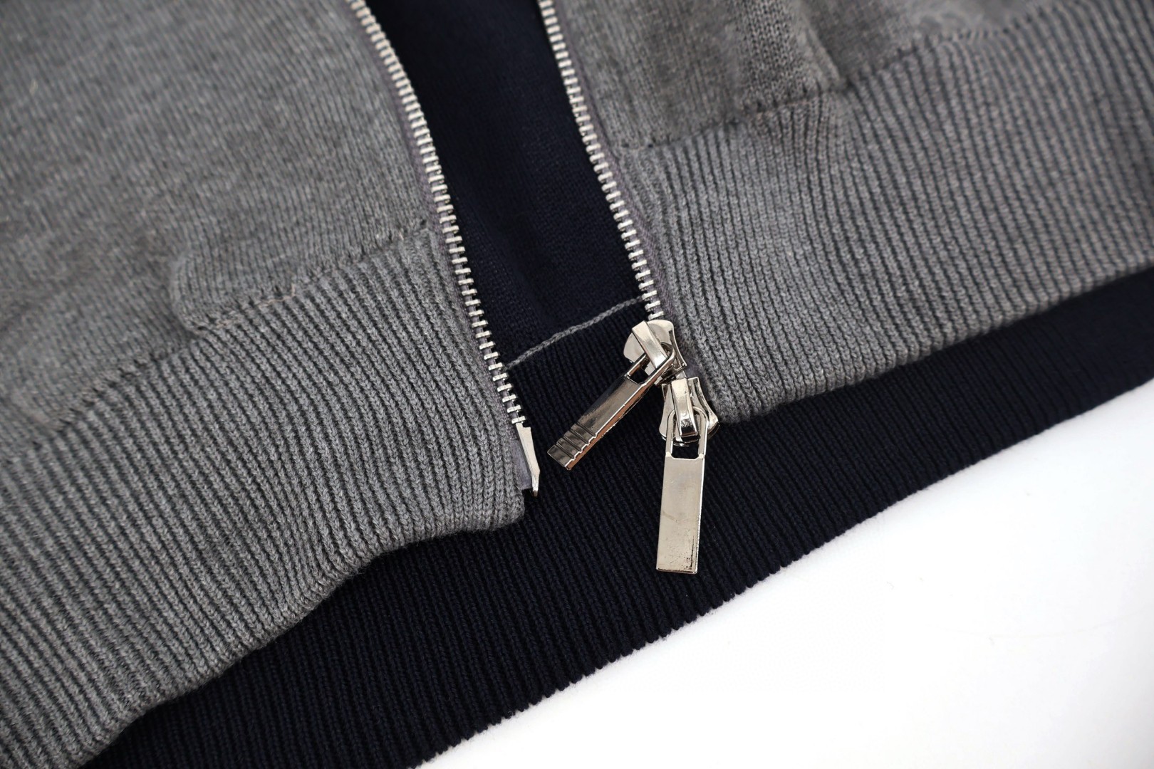 THOM BROWNE 贝壳章仔针织拉链外套 夹克 长袖 灰色 B5