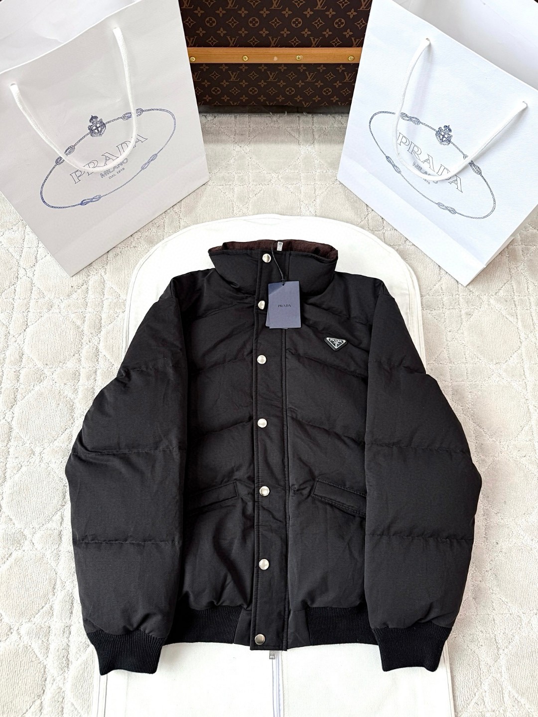 PRADA 普拉达 金属标翻领拼色面包羽绒服 夹克 外套 长袖 黑色 E2 292295-17IB-F0002-S-OOO