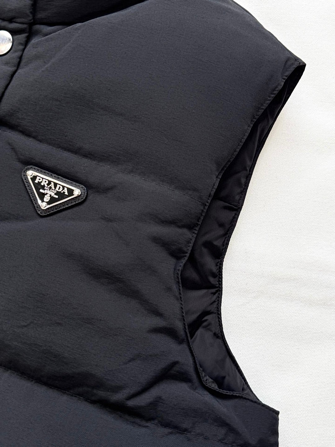 PRADA 普拉达 抽绳羽绒服马甲 背心 夹克 外套 黑色 D0