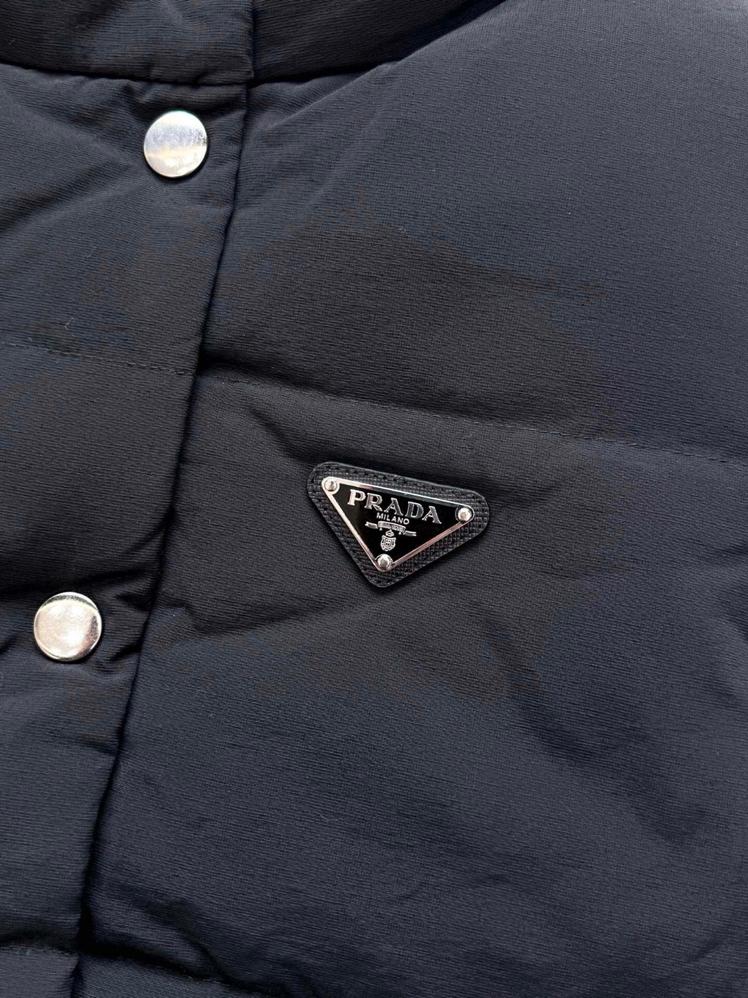 PRADA 普拉达 抽绳羽绒服马甲 背心 夹克 外套 黑色 D0