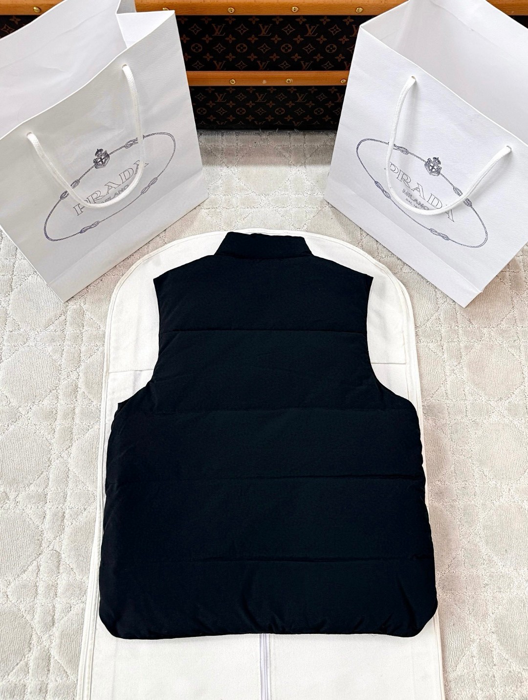 PRADA 普拉达 抽绳羽绒服马甲 背心 夹克 外套 黑色 D0