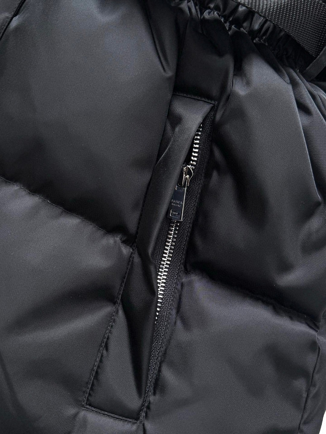 PRADA 普拉达 蚂蚁腰可拆卸腰包连帽收腰羽绒服 夹克 外套 长袖 女款 黑色 G0 29X966-1WQ8-F0002-S-OOO