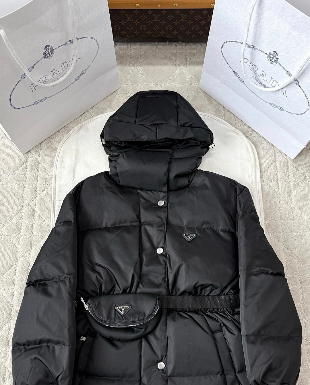 PRADA 普拉达 蚂蚁腰可拆卸腰包连帽收腰羽绒服 夹克 外套 长袖 女款 黑色 G0 29X966-1WQ8-F0002-S-OOO