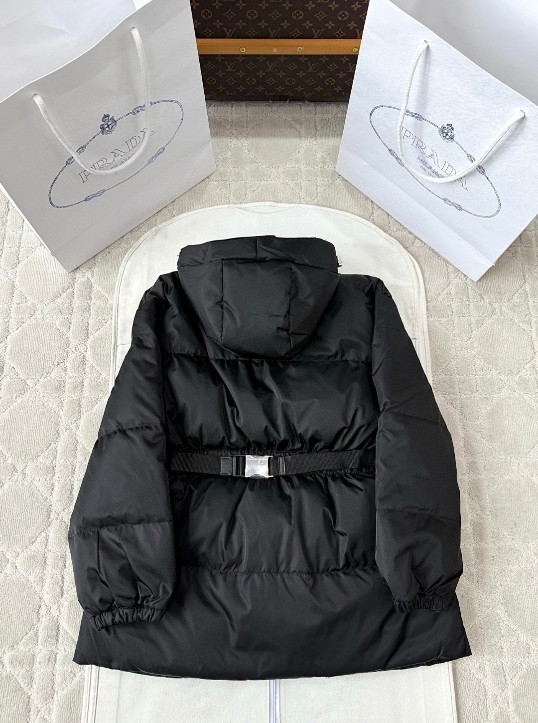 PRADA 普拉达 蚂蚁腰可拆卸腰包连帽收腰羽绒服 夹克 外套 长袖 女款 黑色 G0 29X966-1WQ8-F0002-S-OOO