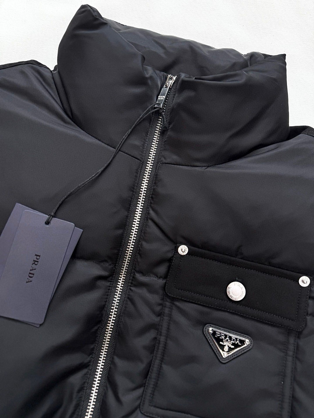 PRADA 普拉达 Re Nylon 拼接尼龙三角标羽绒服 夹克 外套 长袖 黑色 E2 SGC584-1WQ8-F0002-S-OOO