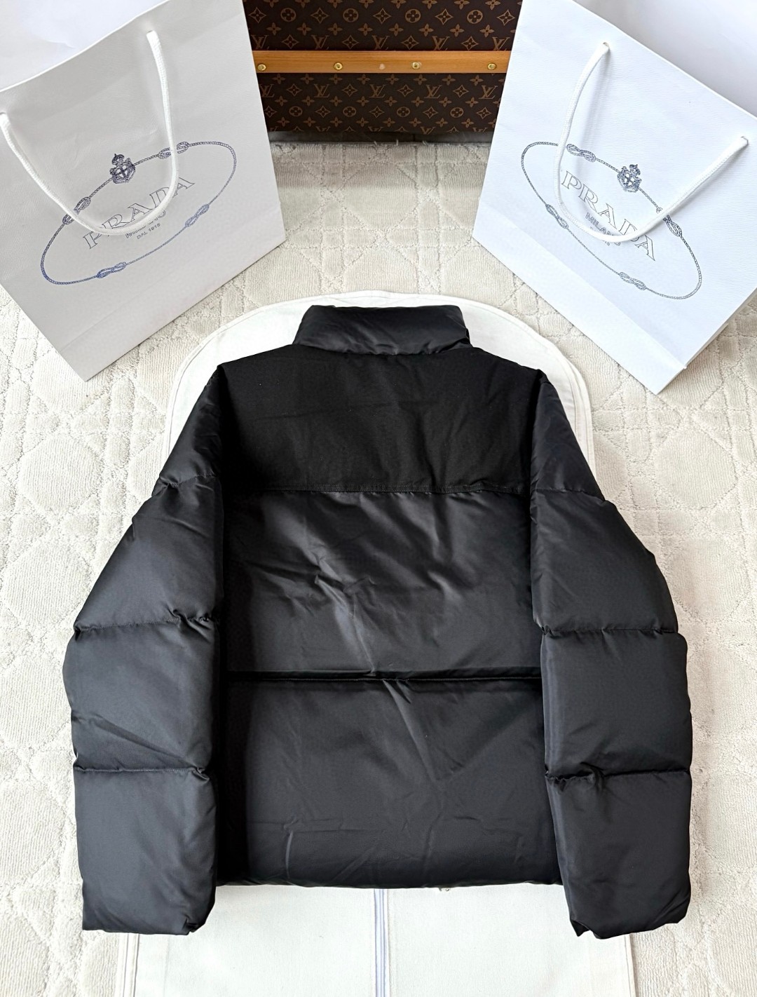 PRADA 普拉达 Re Nylon 拼接尼龙三角标羽绒服 夹克 外套 长袖 黑色 E2 SGC584-1WQ8-F0002-S-OOO