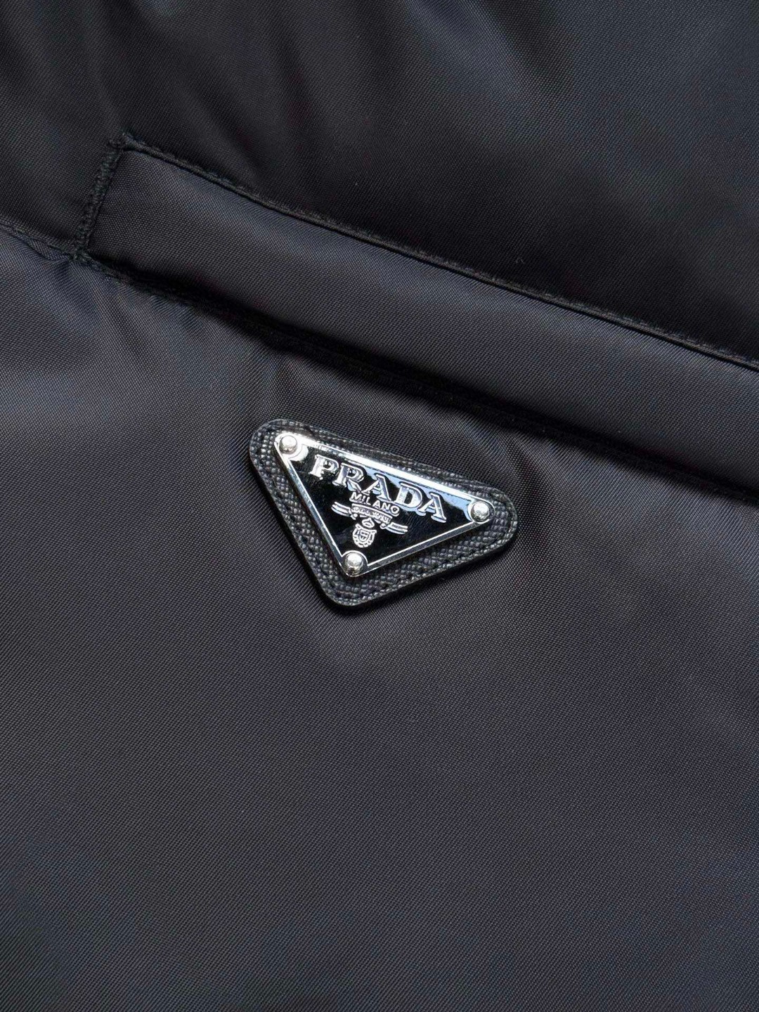 PRADA 普拉达 三角标拉链连帽羽绒服 夹克 外套 长袖 黑色 E2 29B408-1WQ8-F0002-S-AAO