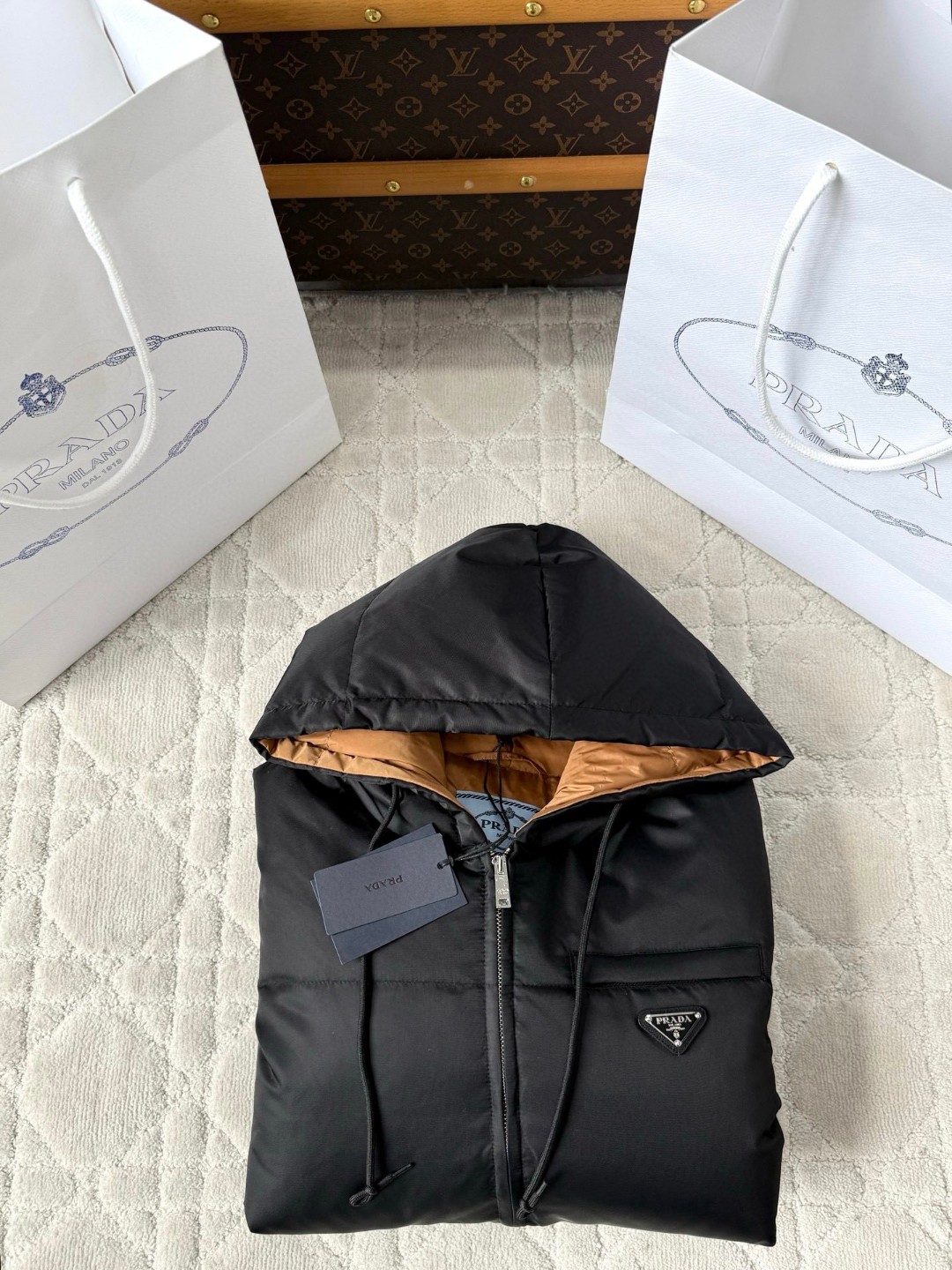 PRADA 普拉达 三角标拉链连帽羽绒服 夹克 外套 长袖 黑色 E2 29B408-1WQ8-F0002-S-AAO