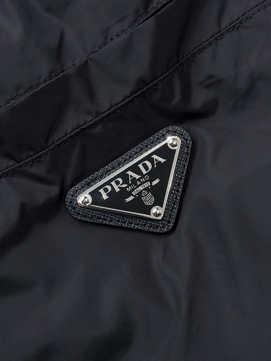 PRADA 普拉达 尼龙三角标休闲裤 运动裤 裤子 长裤 黑灰色 B0 SPH442-1WQ9-F0N5A-S-OOO