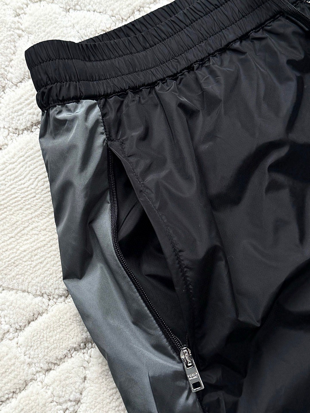 PRADA 普拉达 尼龙三角标休闲裤 运动裤 裤子 长裤 黑灰色 B0 SPH442-1WQ9-F0N5A-S-OOO