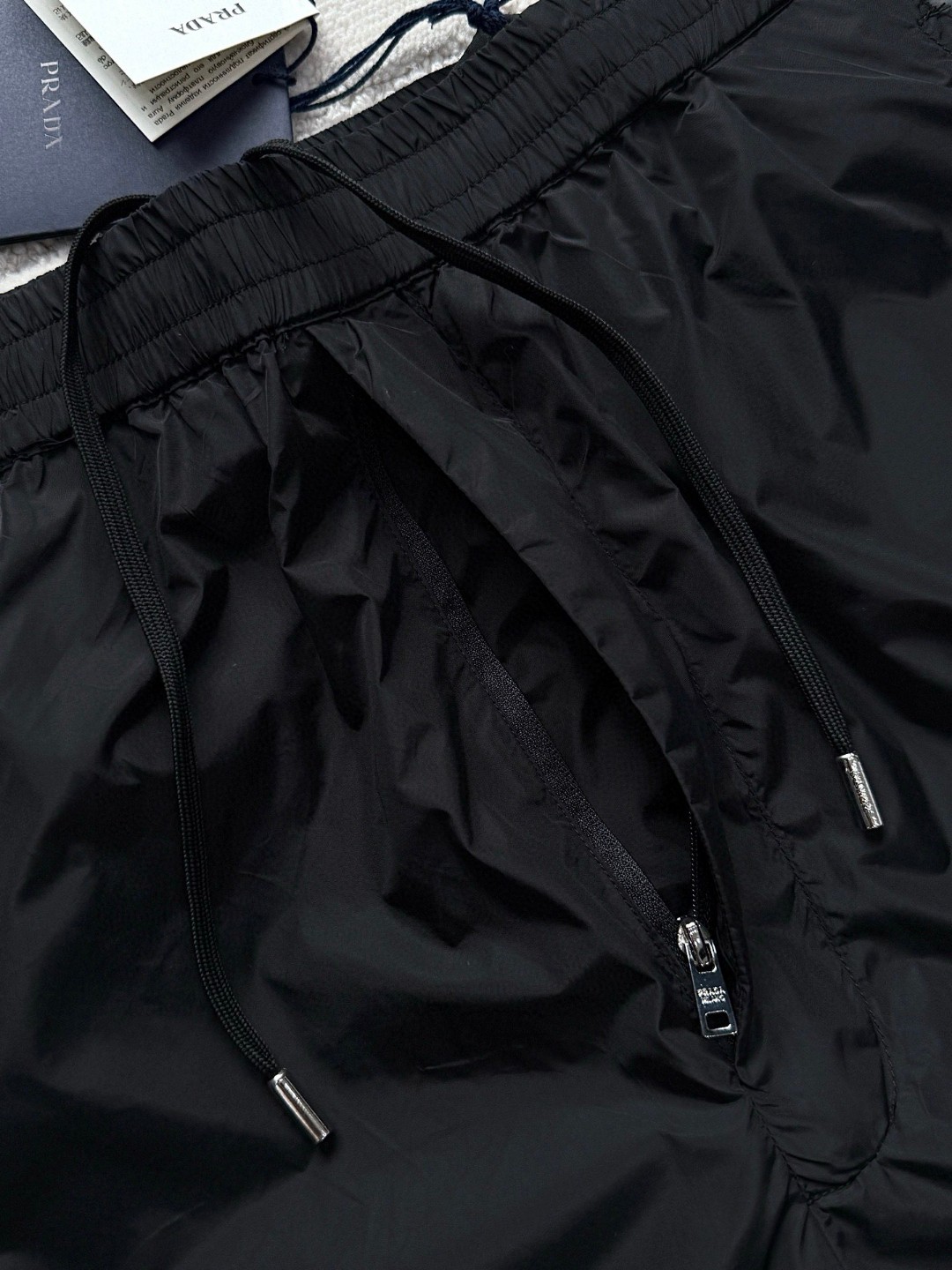 PRADA 普拉达 尼龙三角标休闲裤 运动裤 裤子 长裤 黑灰色 B0 SPH442-1WQ9-F0N5A-S-OOO