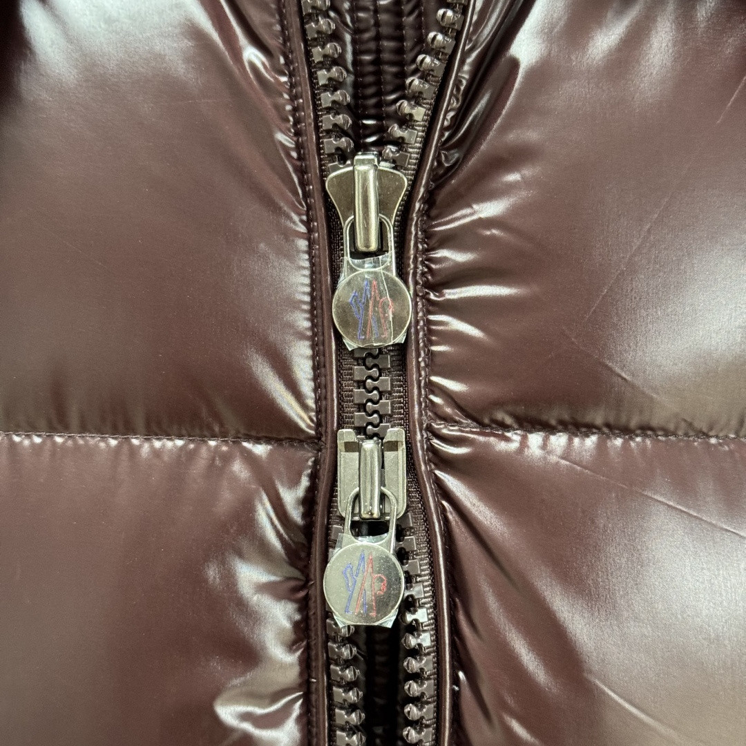 Moncler 蒙口 Maya 玛雅亮面拉链连帽羽绒服 保暖 外套 夹克 深棕色 D5 J20911A5360068950243