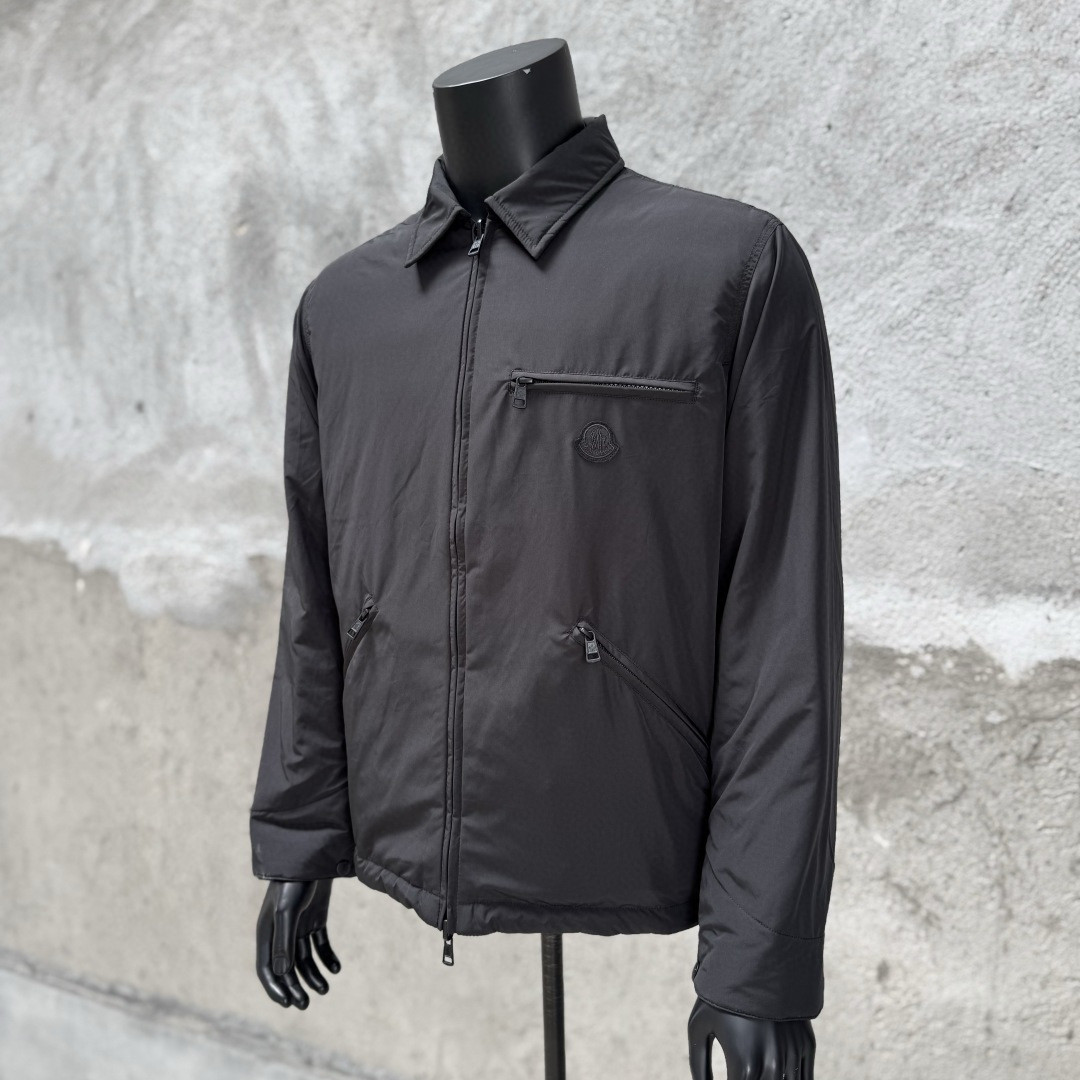 Moncler 蒙口 拉链翻领口袋标识印花双面衬衫式夹克 羽绒服 保暖 外套 黑色 D5 K10911A00045597W3999