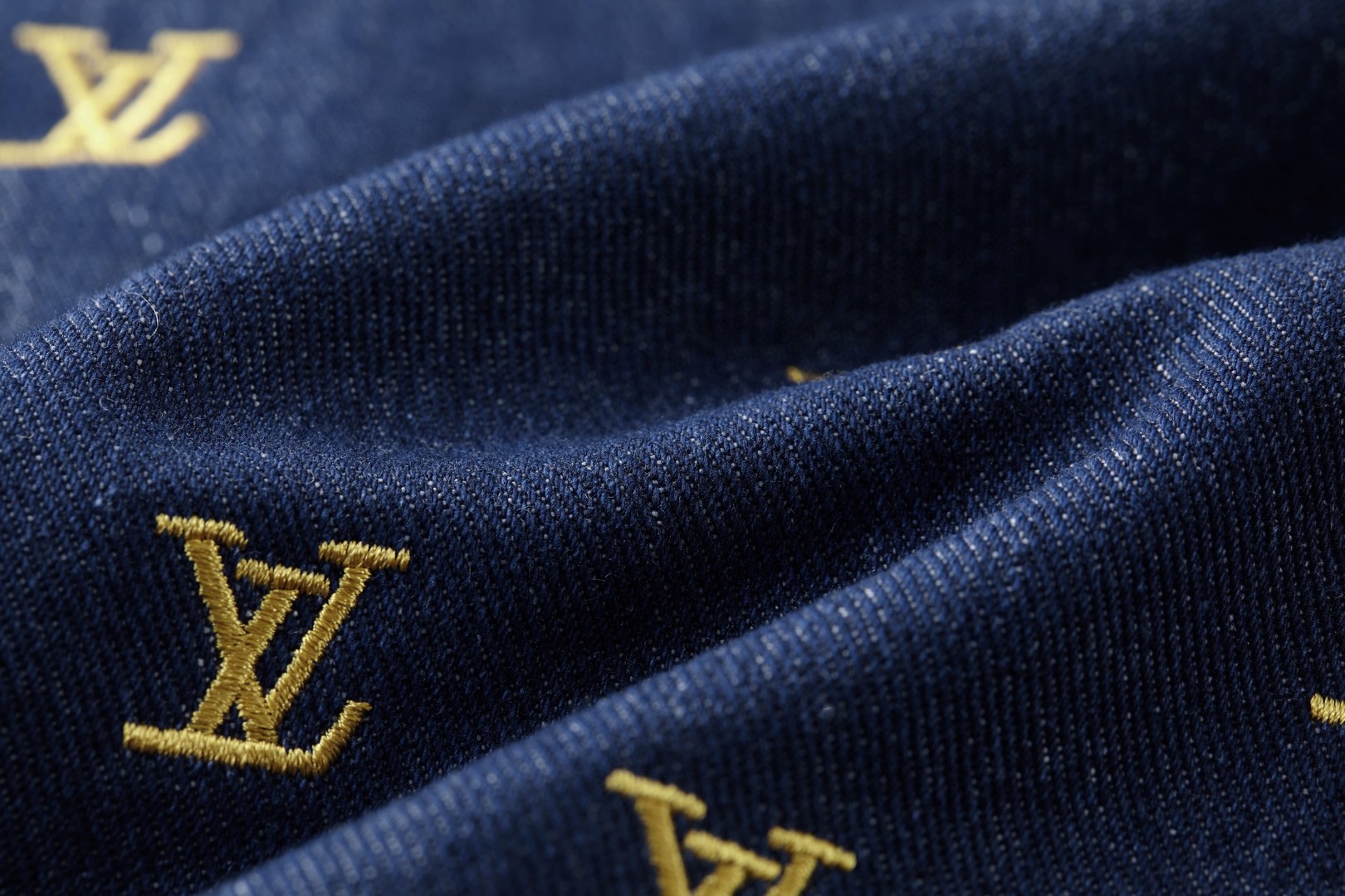 LOUIS VUITTON 路易威登 满福刺绣牛仔拼接棉服外套 夹克 牛仔外套 蓝色 C0 1AIN60