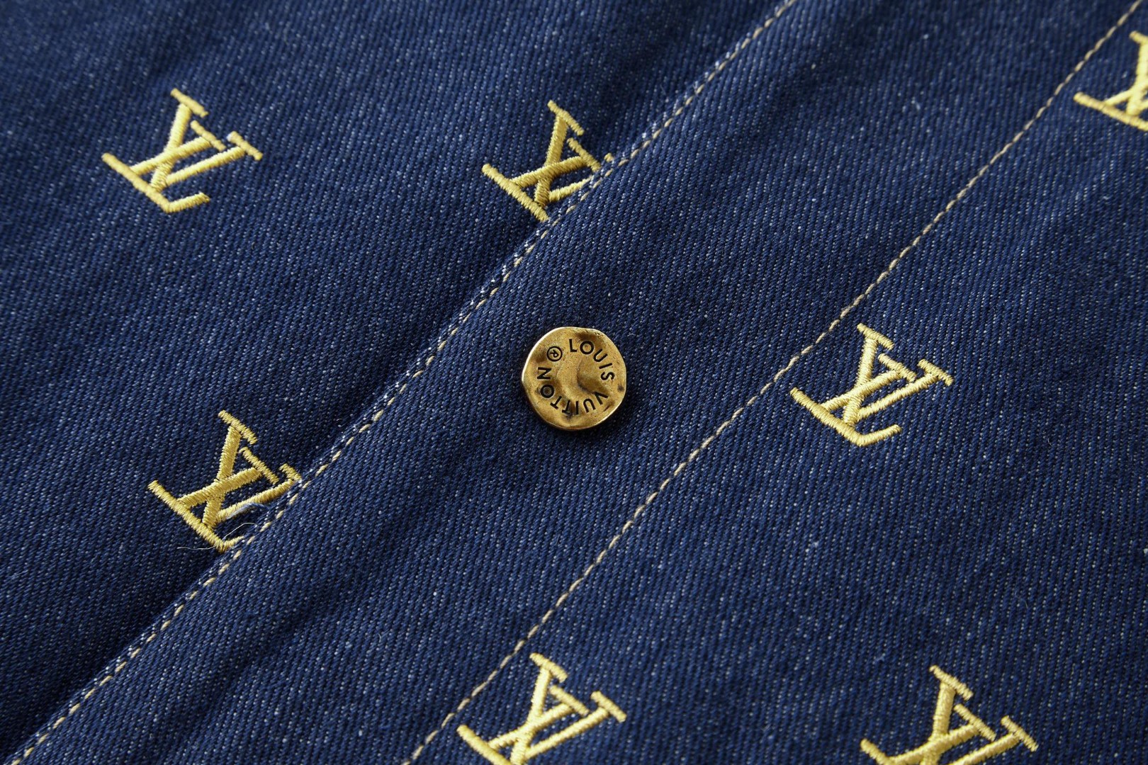 LOUIS VUITTON 路易威登 满福刺绣牛仔拼接棉服外套 夹克 牛仔外套 蓝色 C0 1AIN60