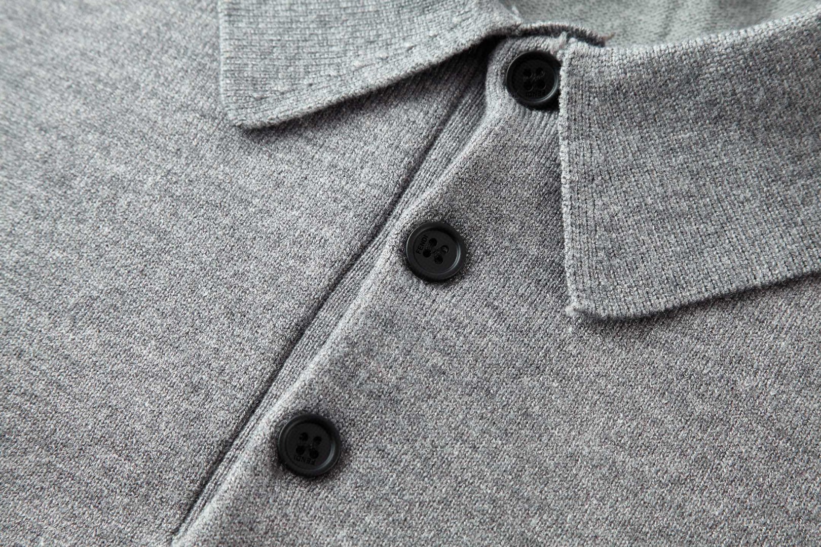 FENDI 芬迪 双F烫五金小标Polo衫 毛衣 针织衫 长袖 灰色 B0 FZC167AU84F0XW5