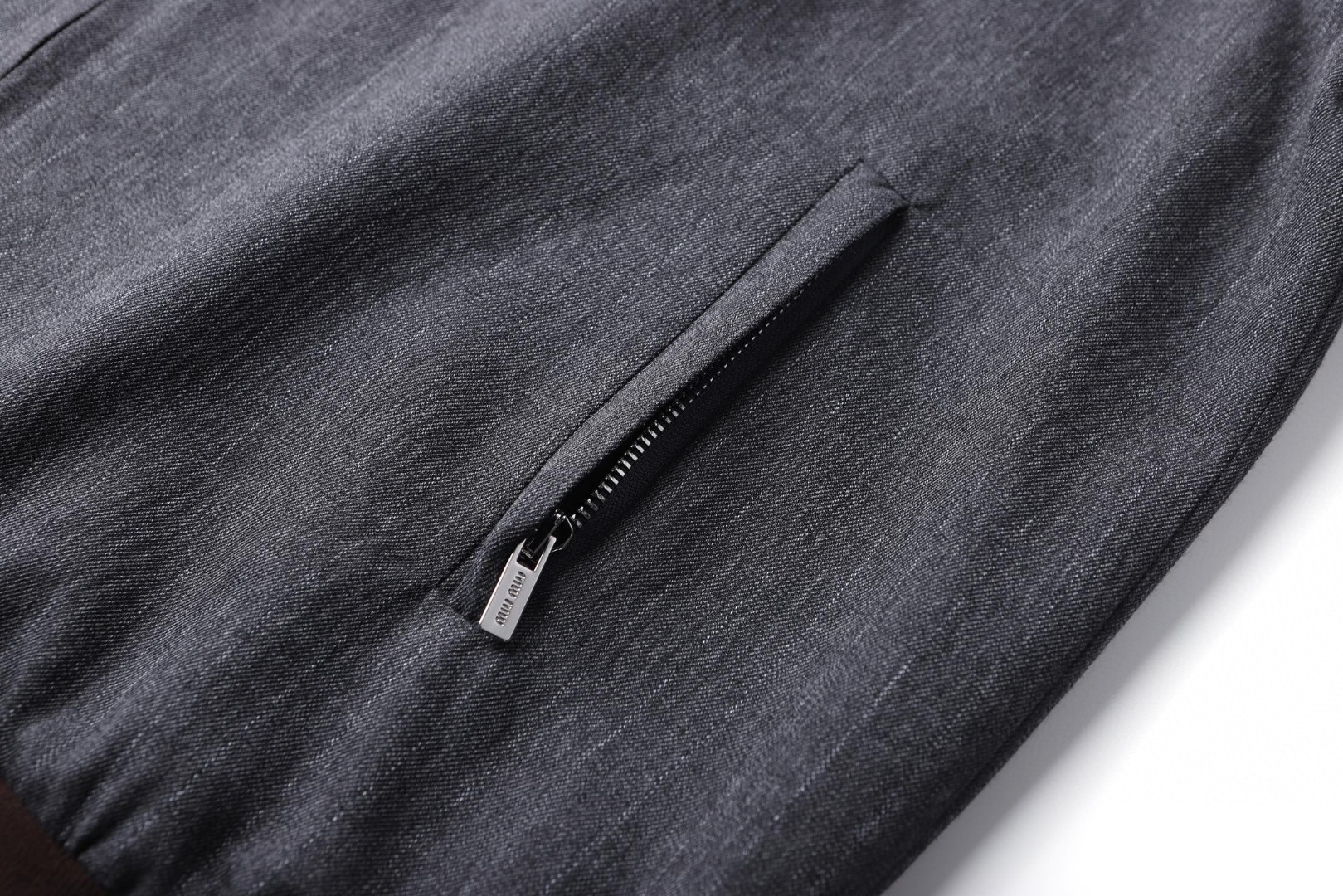 MIU MIU 缪缪 立领细条纹拉链夹克 外套 长袖 灰色 B5 