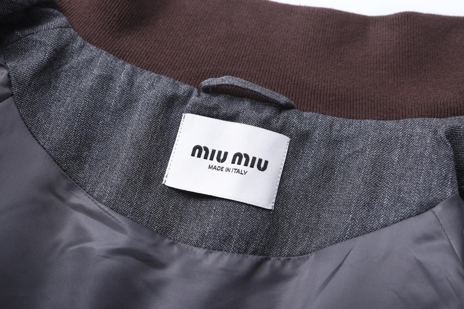 MIU MIU 缪缪 立领细条纹拉链夹克 外套 长袖 灰色 B5 