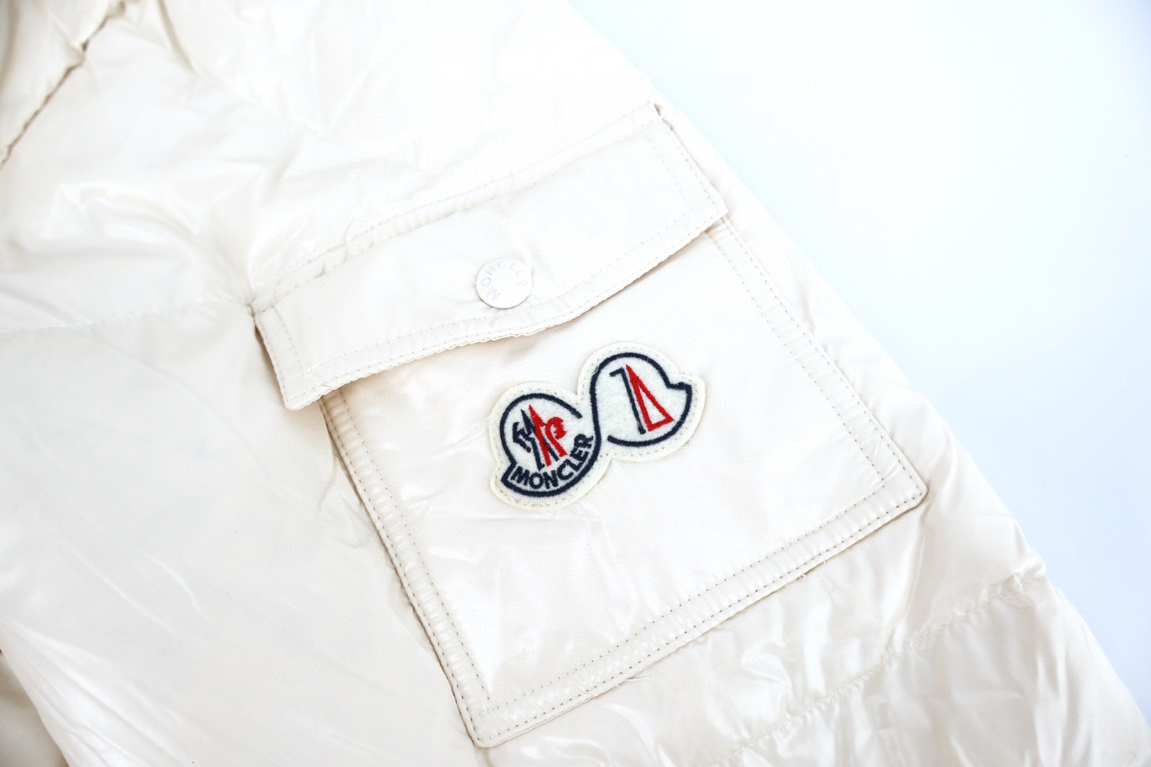 Moncler 蒙口 70周年漆面羽绒服 保暖 外套 夹克 白色 D0 H20911A00256539AQ032