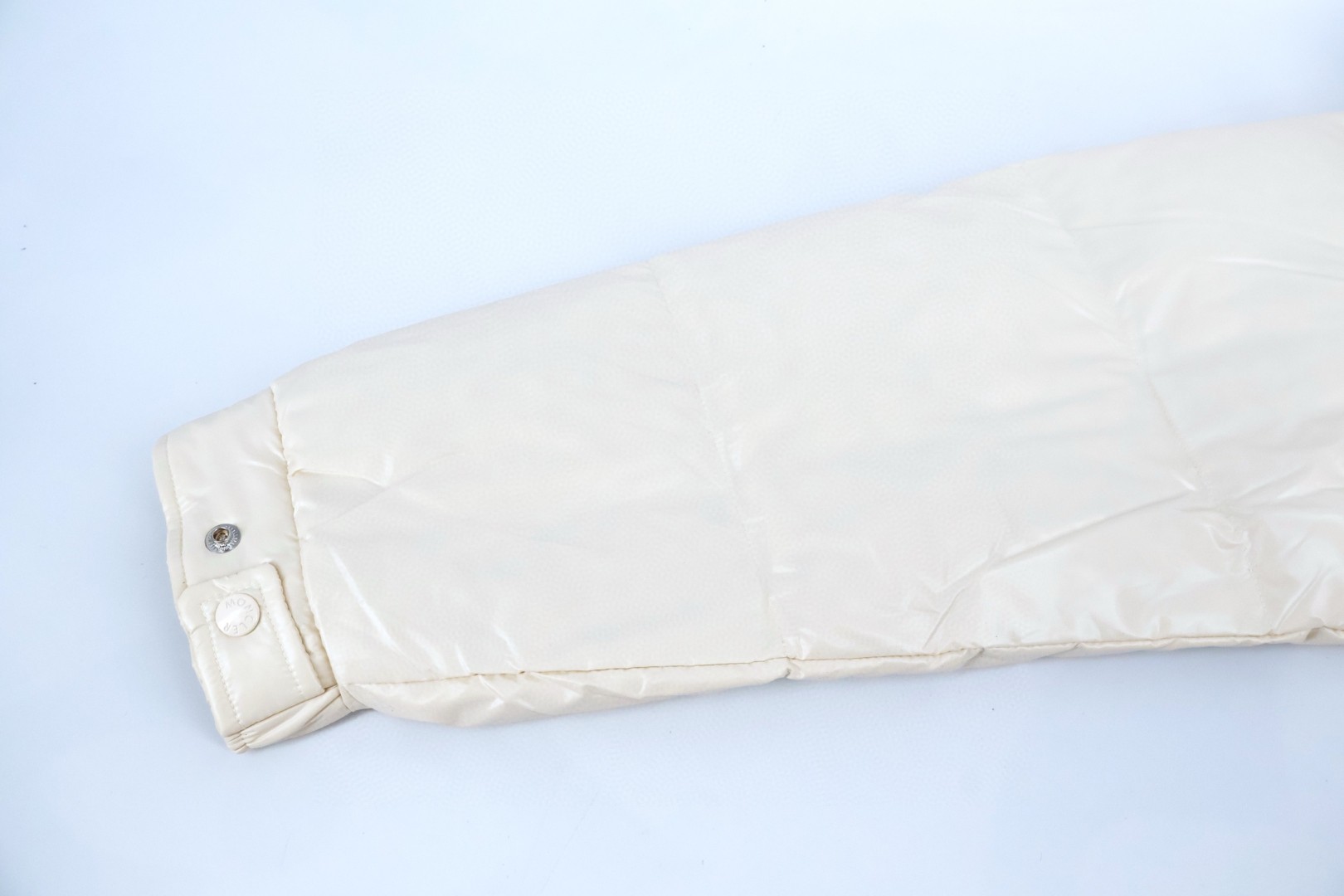 Moncler 蒙口 70周年漆面羽绒服 保暖 外套 夹克 白色 D0 H20911A00256539AQ032