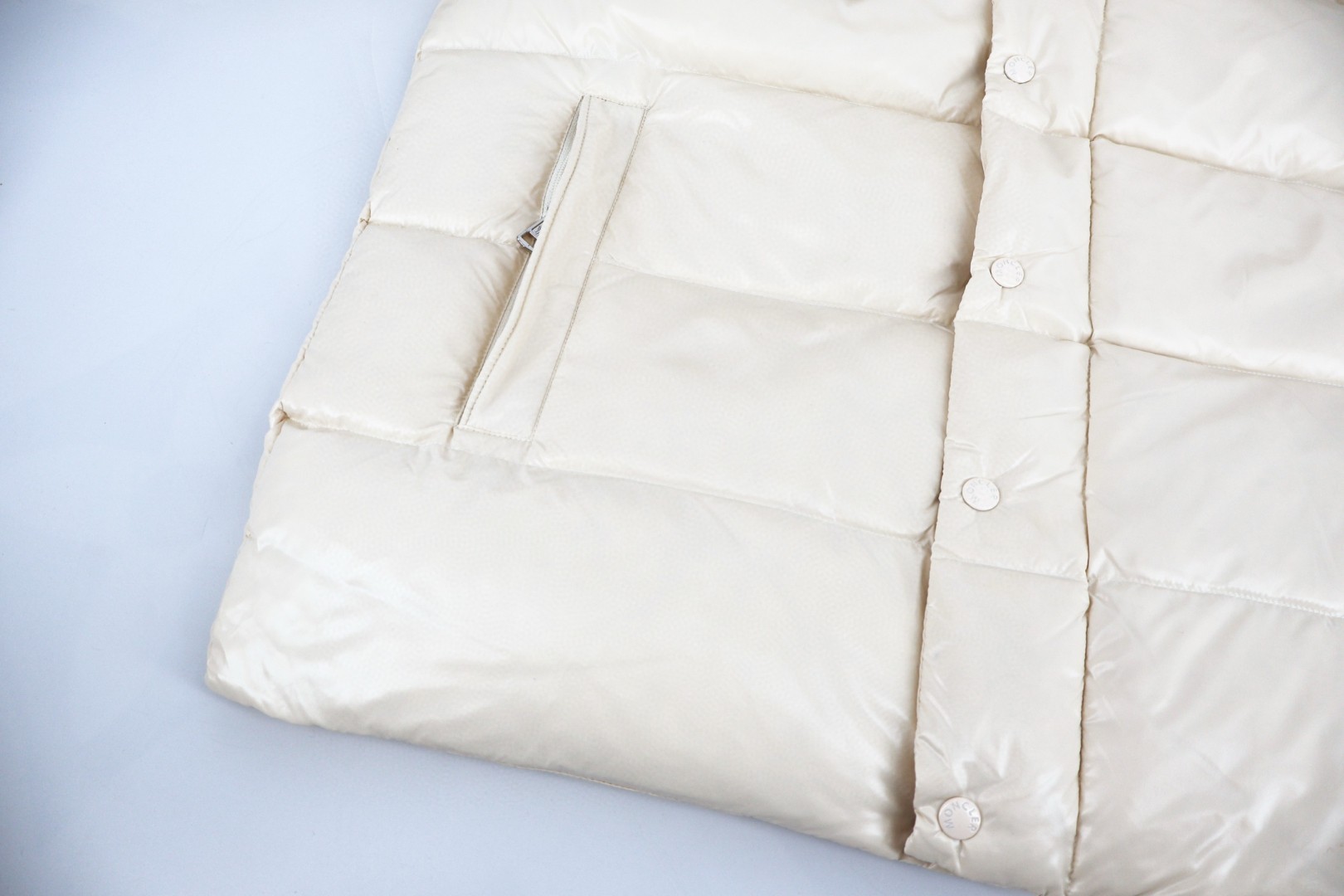 Moncler 蒙口 70周年漆面羽绒服 保暖 外套 夹克 白色 D0 H20911A00256539AQ032