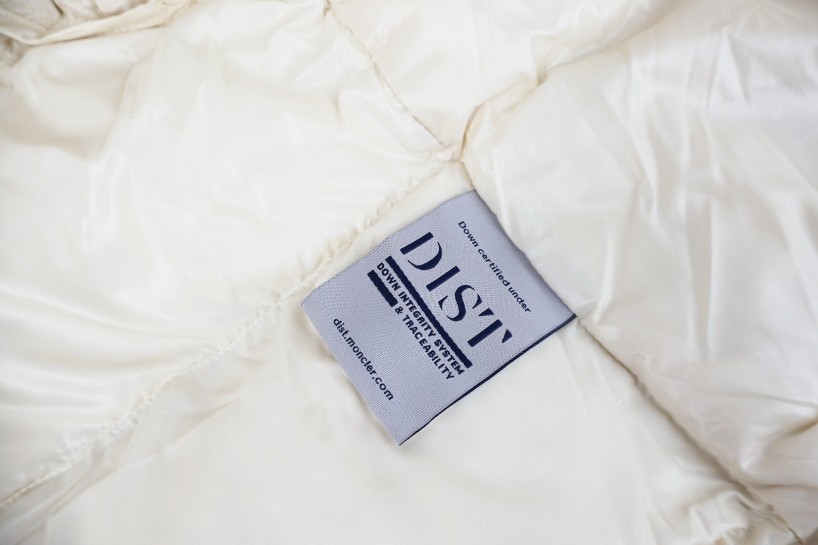 Moncler 蒙口 70周年漆面羽绒服 保暖 外套 夹克 白色 D0 H20911A00256539AQ032