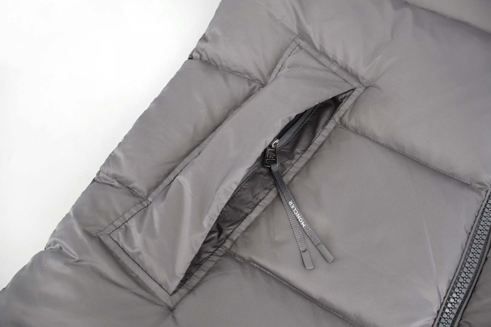 Moncler 蒙口 25FW Couyere 羽绒服 保暖 外套 夹克 灰色 D0 K20911A00158597XQ905