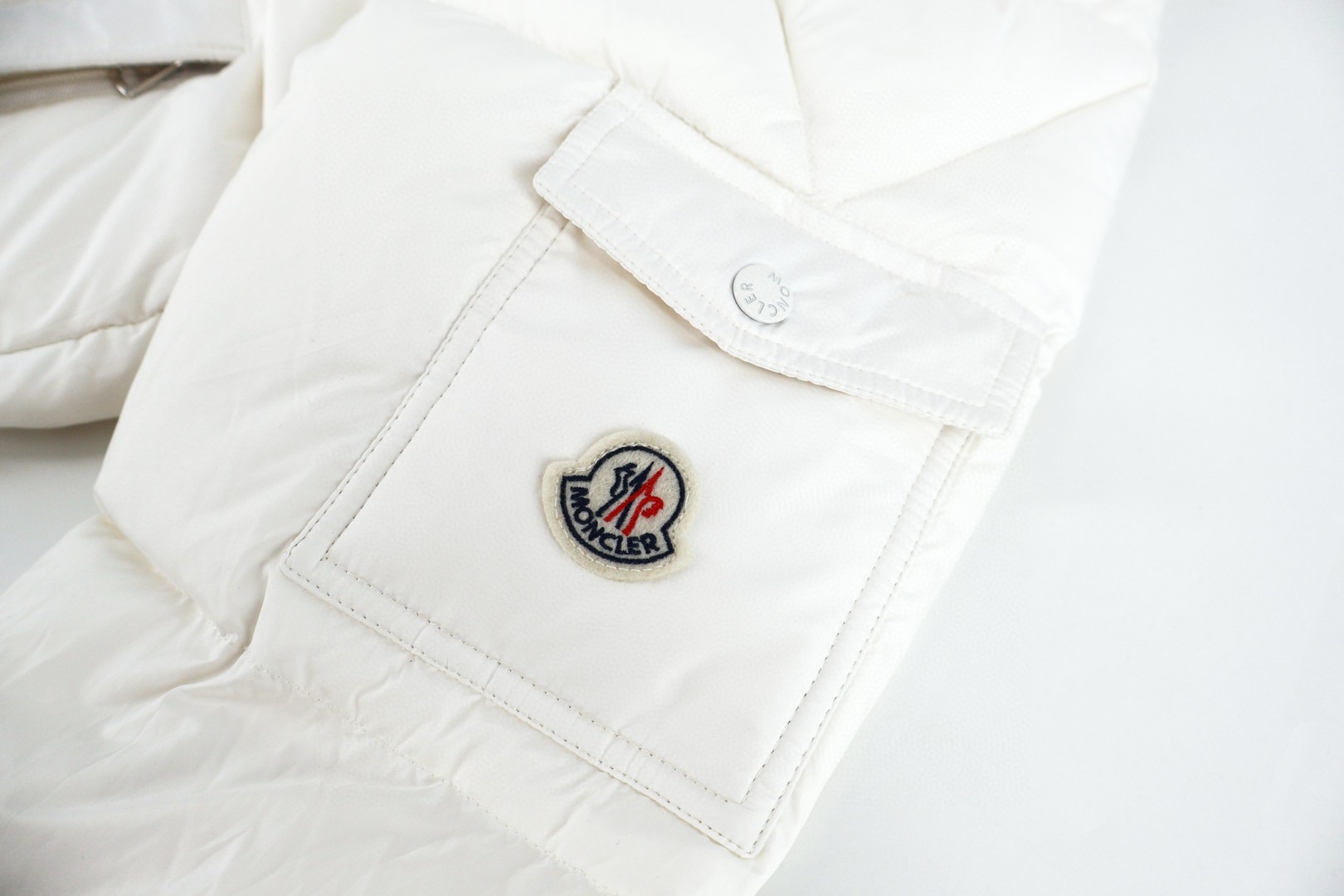 Moncler 蒙口 Vezere 哑光雾面玛雅羽绒服 保暖 外套 夹克 白色 D0 I20911A0004453333032