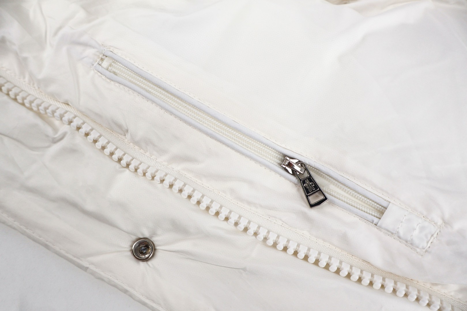 Moncler 蒙口 Vezere 哑光雾面玛雅羽绒服 保暖 外套 夹克 白色 D0 I20911A0004453333032