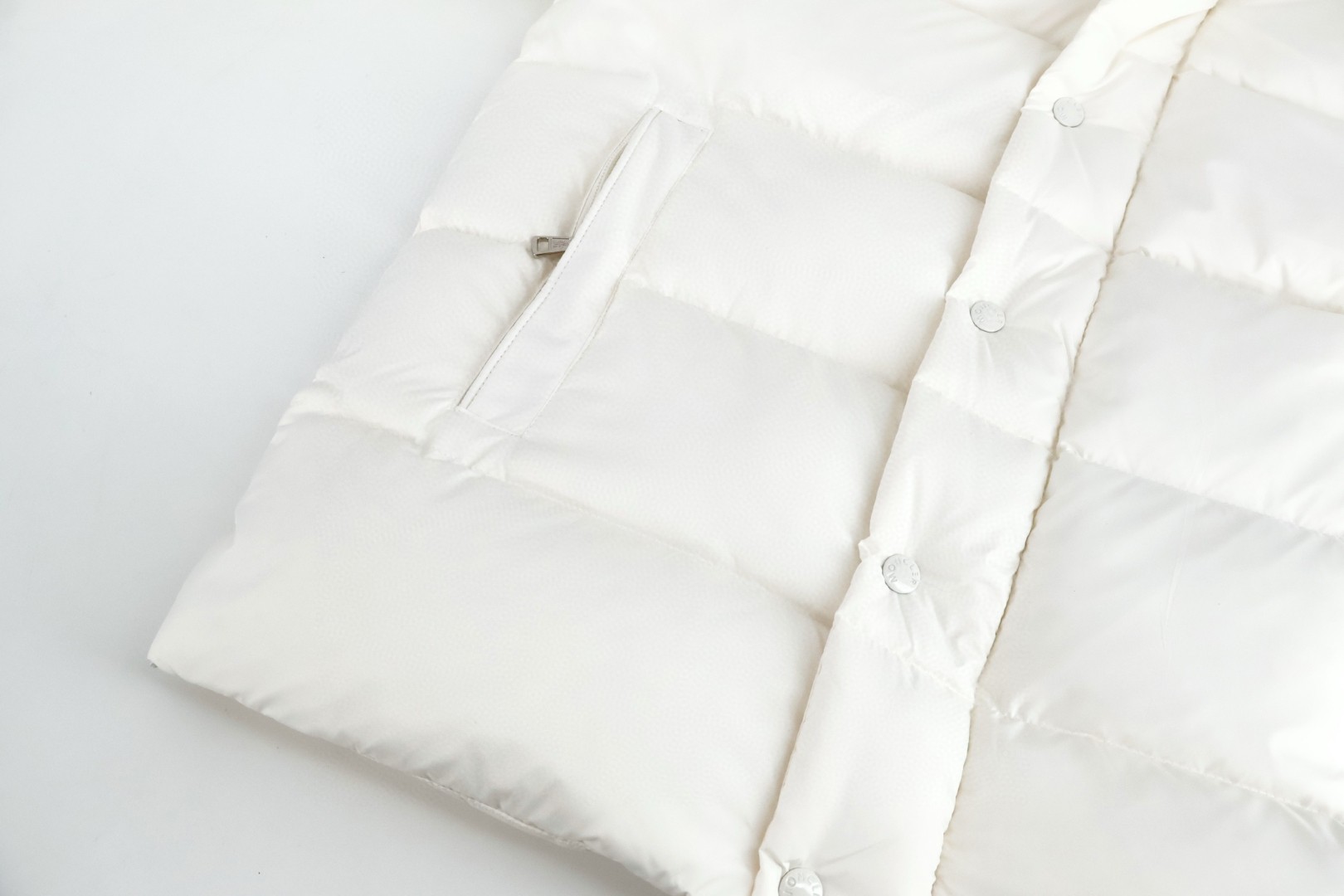 Moncler 蒙口 Vezere 哑光雾面玛雅羽绒服 保暖 外套 夹克 白色 D0 I20911A0004453333032