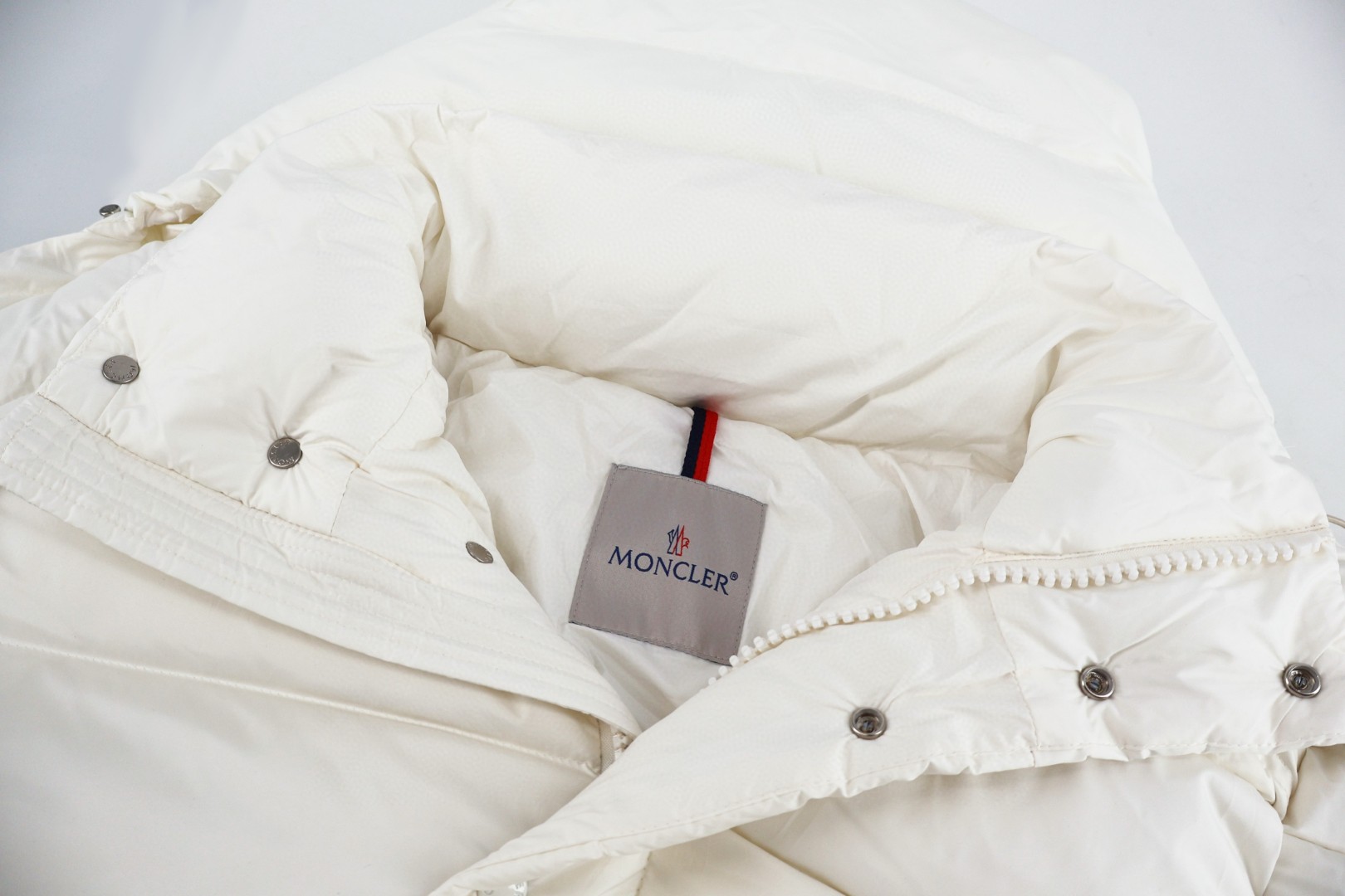 Moncler 蒙口 Vezere 哑光雾面玛雅羽绒服 保暖 外套 夹克 白色 D0 I20911A0004453333032