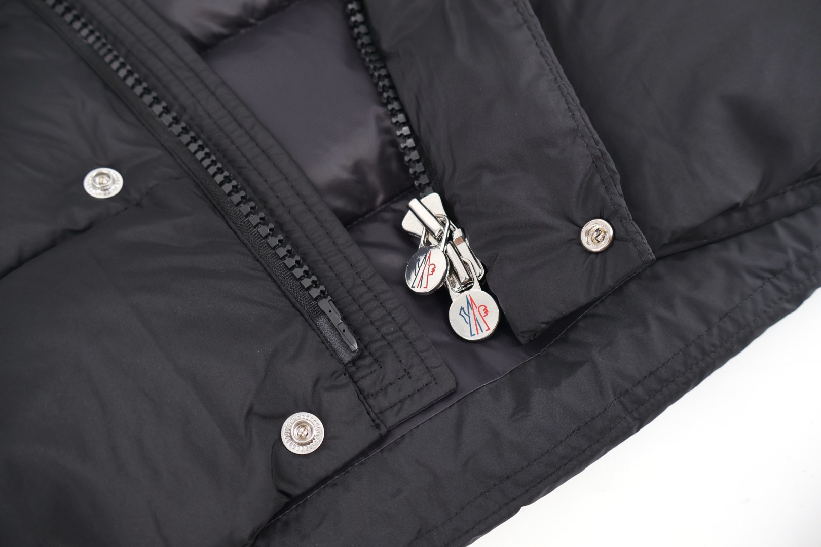 Moncler 蒙口 Vezere 哑光雾面玛雅羽绒服 保暖 外套 夹克 黑色 D0 I20911A0004453333999