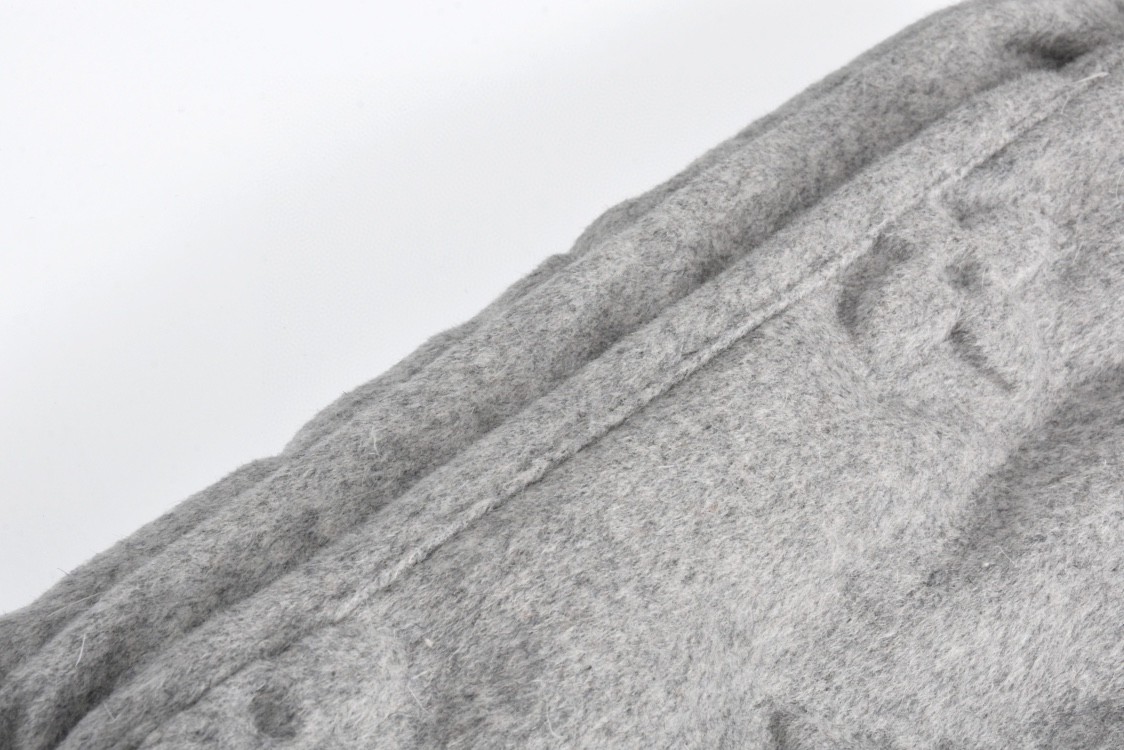 LOUIS VUITTON 路易威登 浮雕压花拉链连帽羽绒服 外套 长袖 灰色 E5