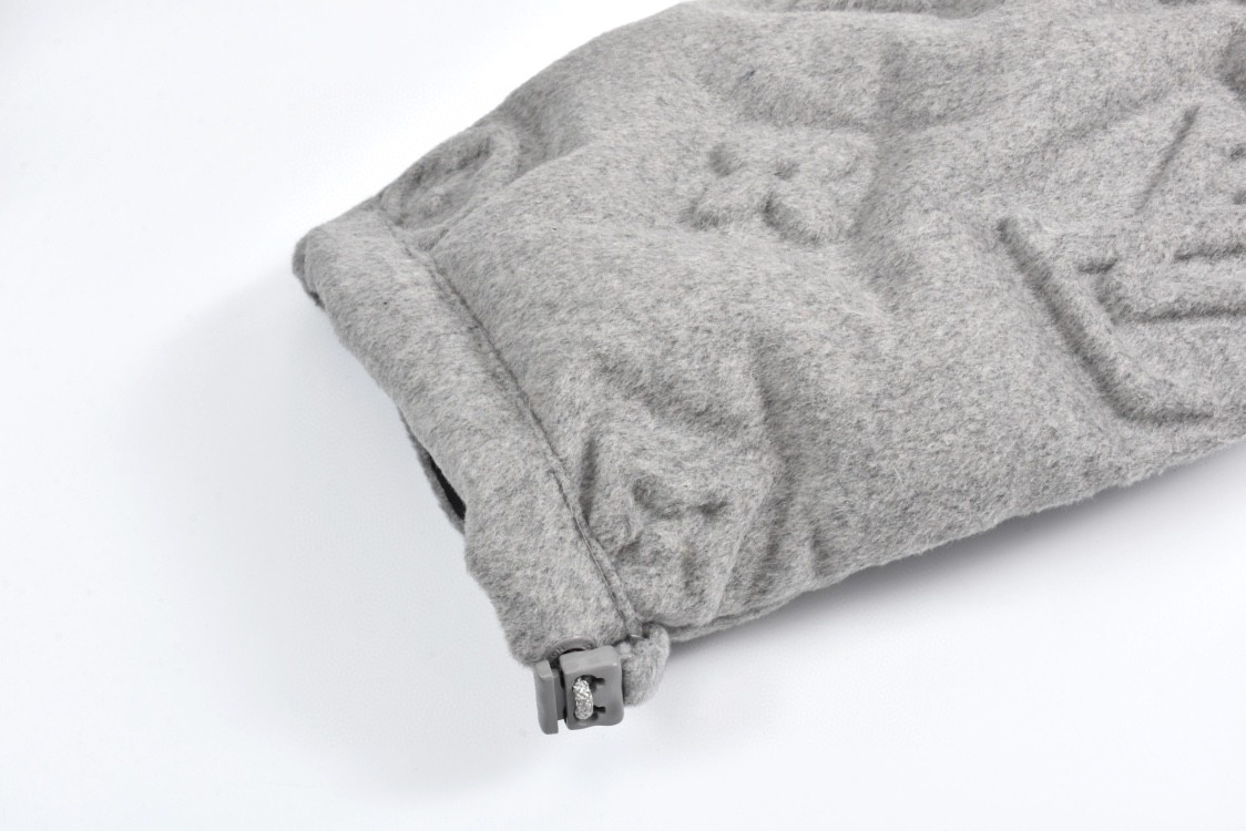 LOUIS VUITTON 路易威登 浮雕压花拉链连帽羽绒服 外套 长袖 灰色 E5